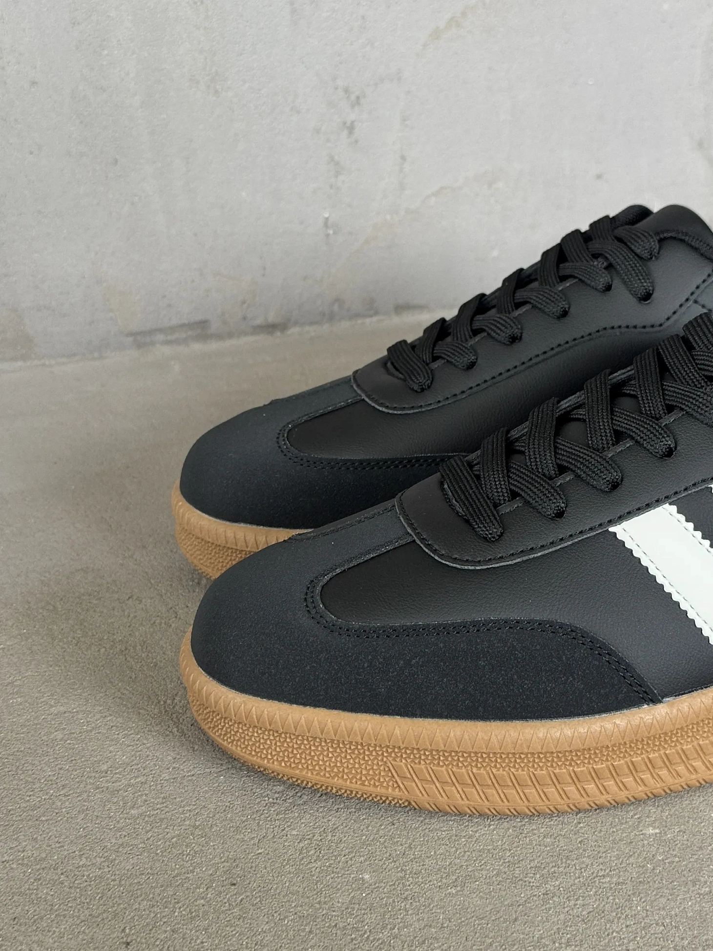 Демисезонные кроссовки высокие кеды