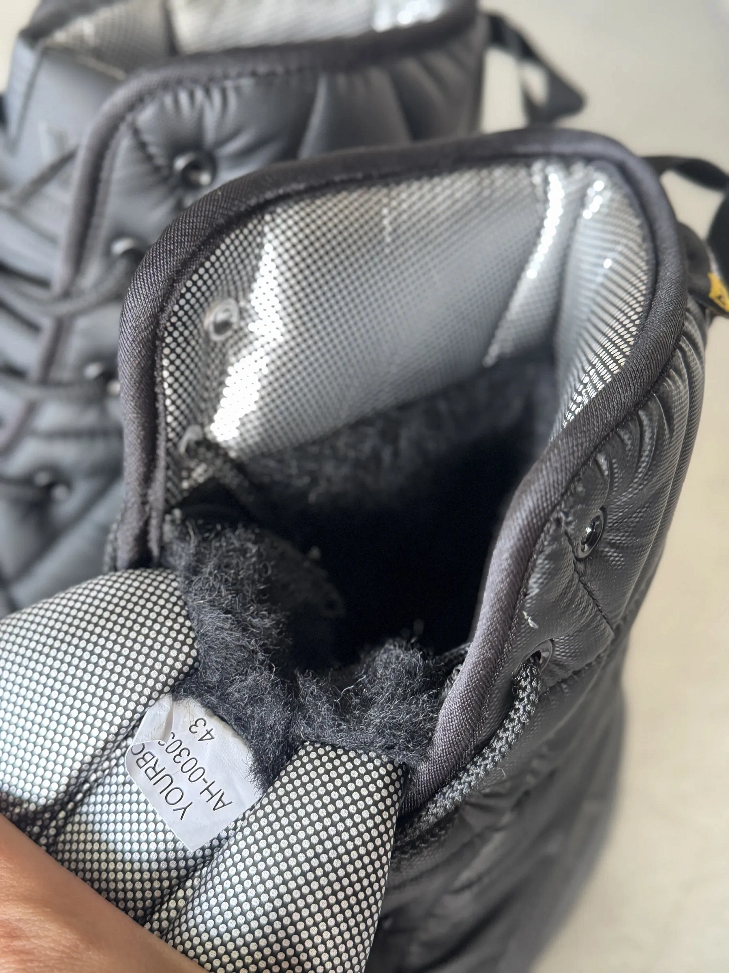 Зимние дутики на шнуровке высокие кроссовки