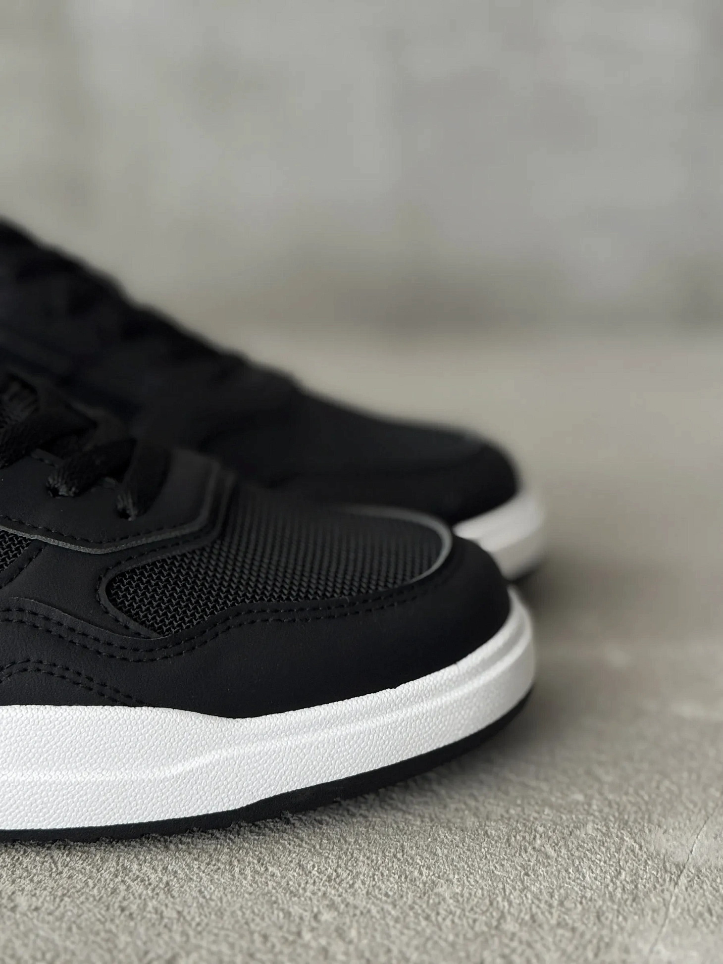 Демисезонные кроссовки спортивные