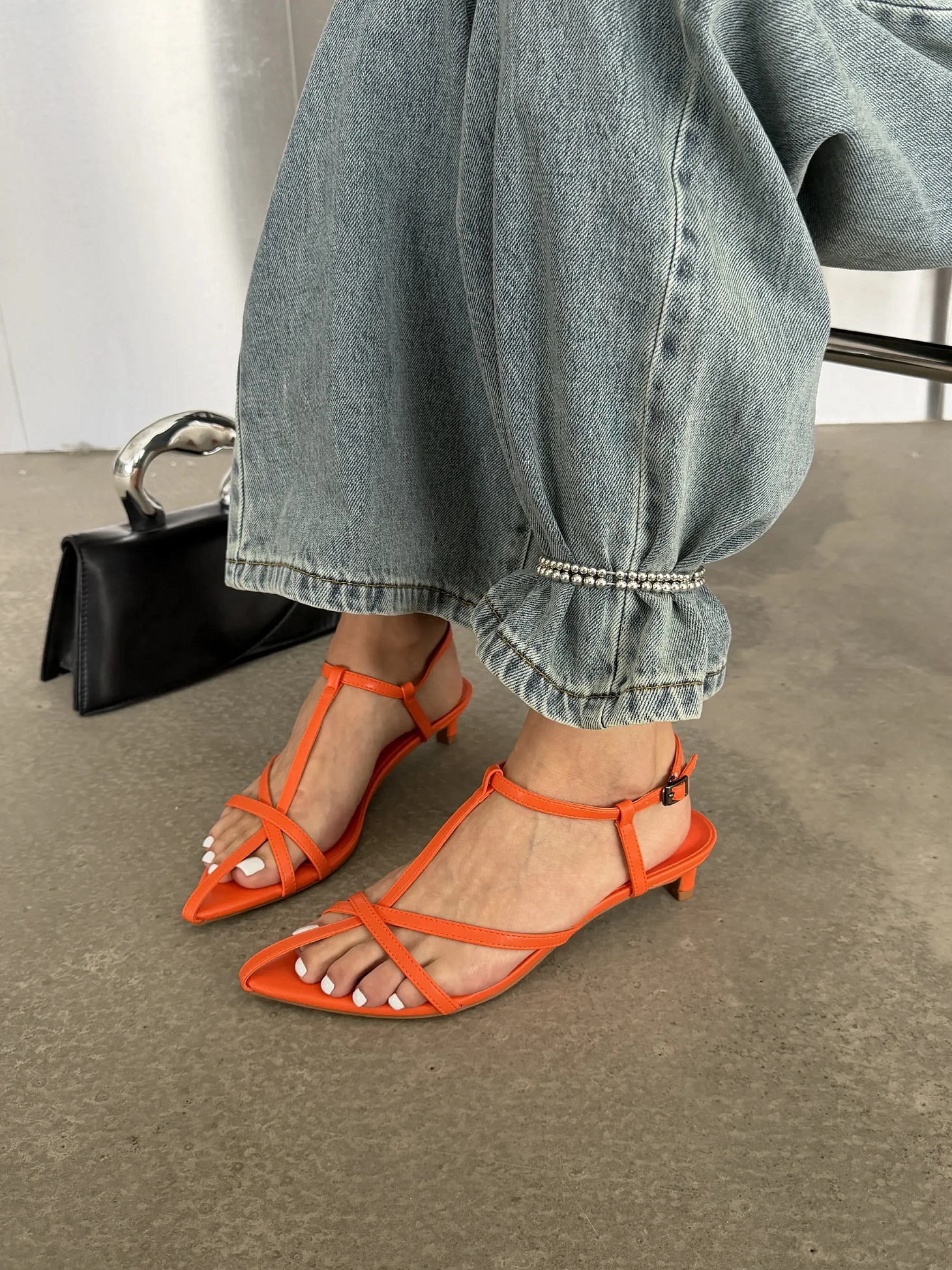 Летние босоножки женские на низком каблуке