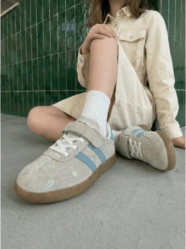 Демисезонные кроссовки на липучке