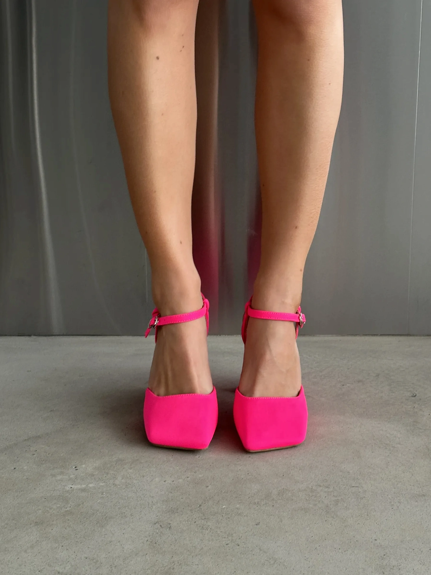 Туфли женские на каблуке с открытой пяткой вечерние