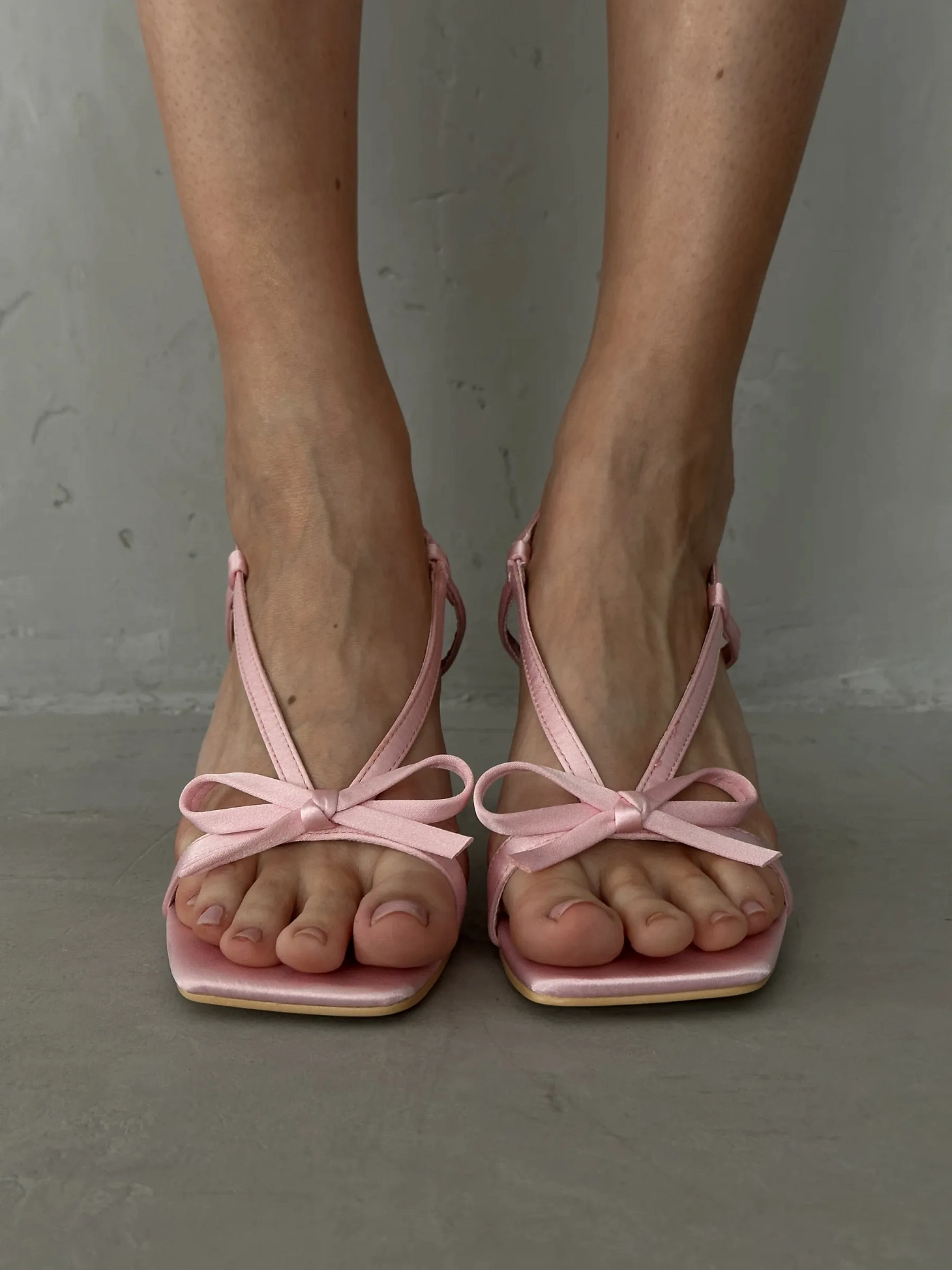 Летние босоножки на шпильке