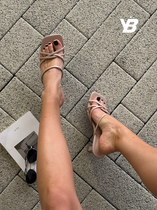 Летние босоножки женские на низком каблуке шпильке