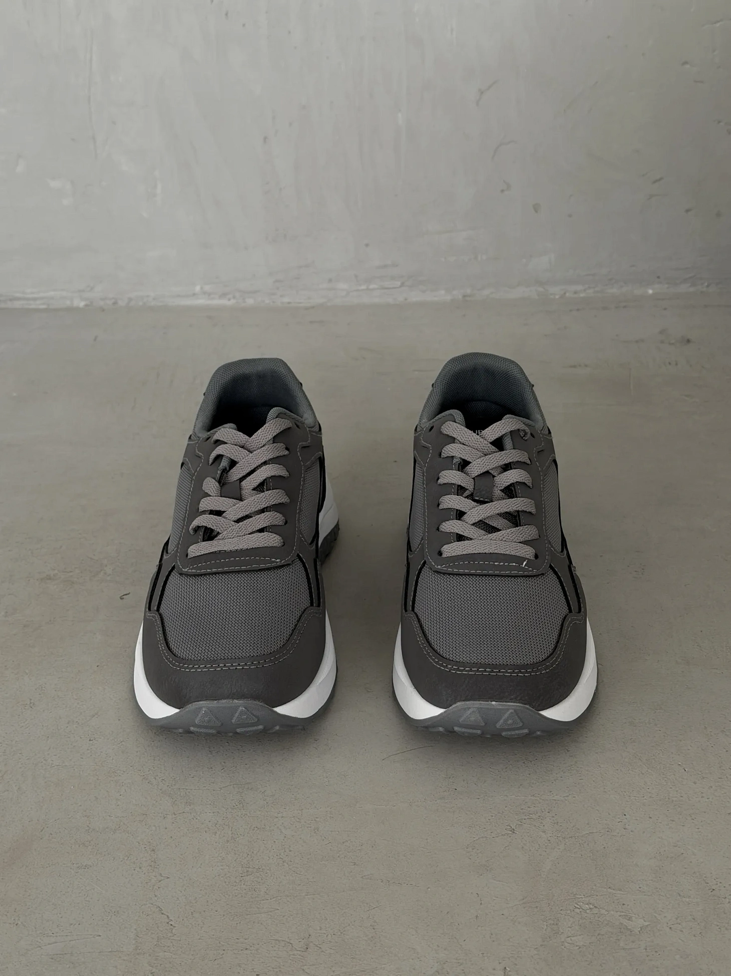 Демисезонные кроссовки спортивные