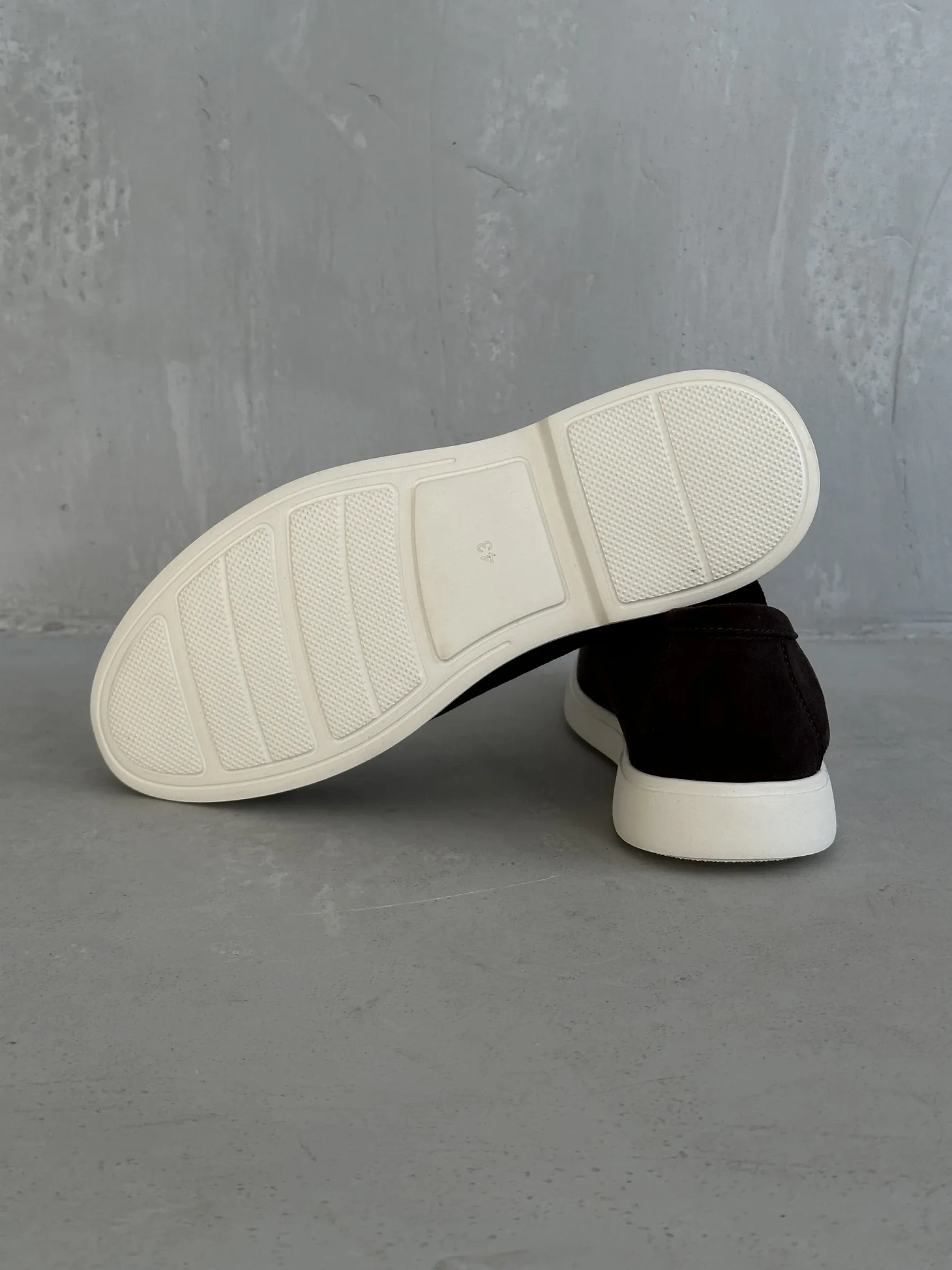 Замшевые лоферы мужские классические на платформе