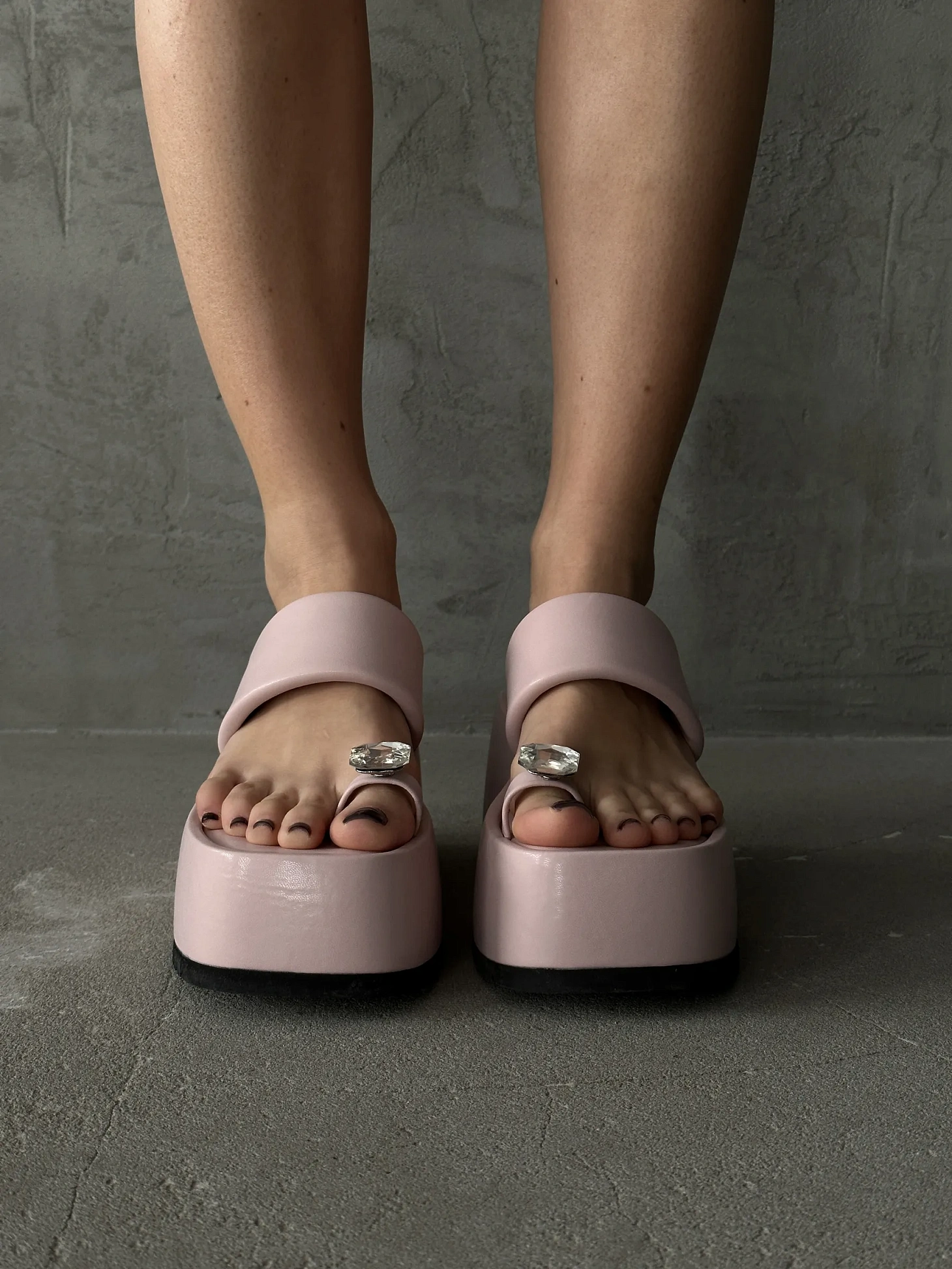 Летние босоножки женские на танкетке