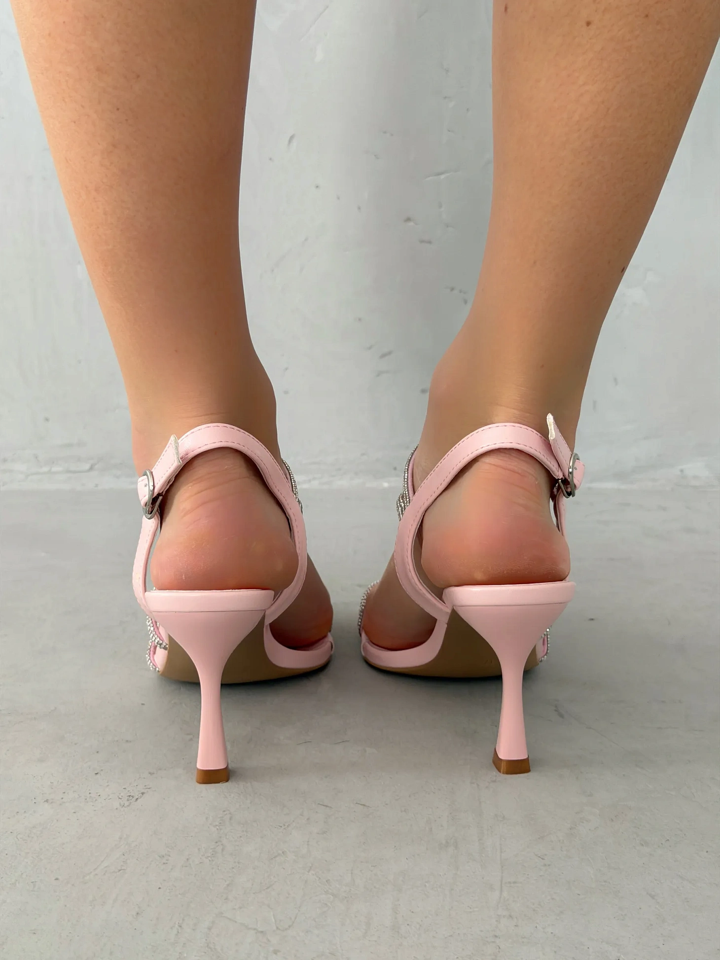 Вечерние босоножки на шпильке со стразами