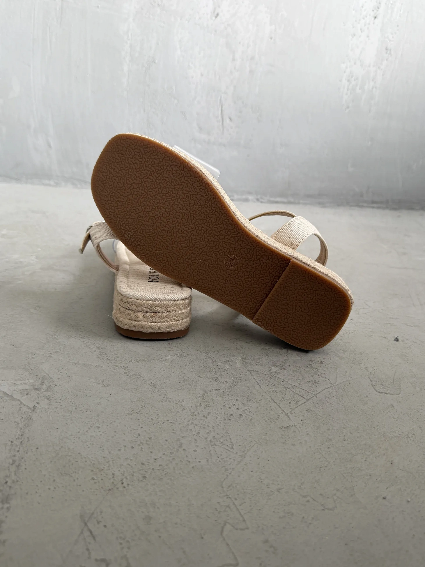 Летние босоножки подростковые на танкетке