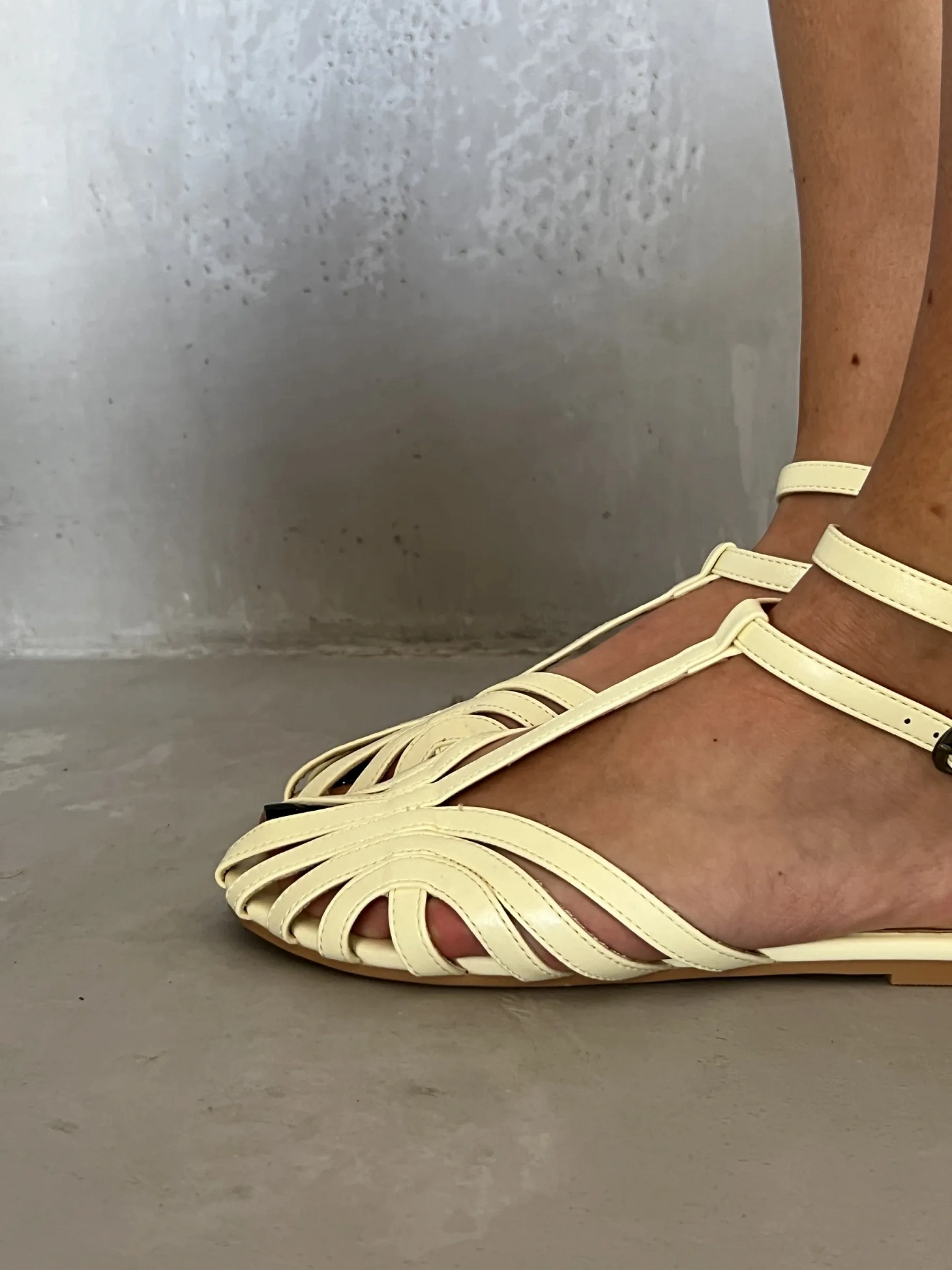 Летние босоножки женские с закрытым носом