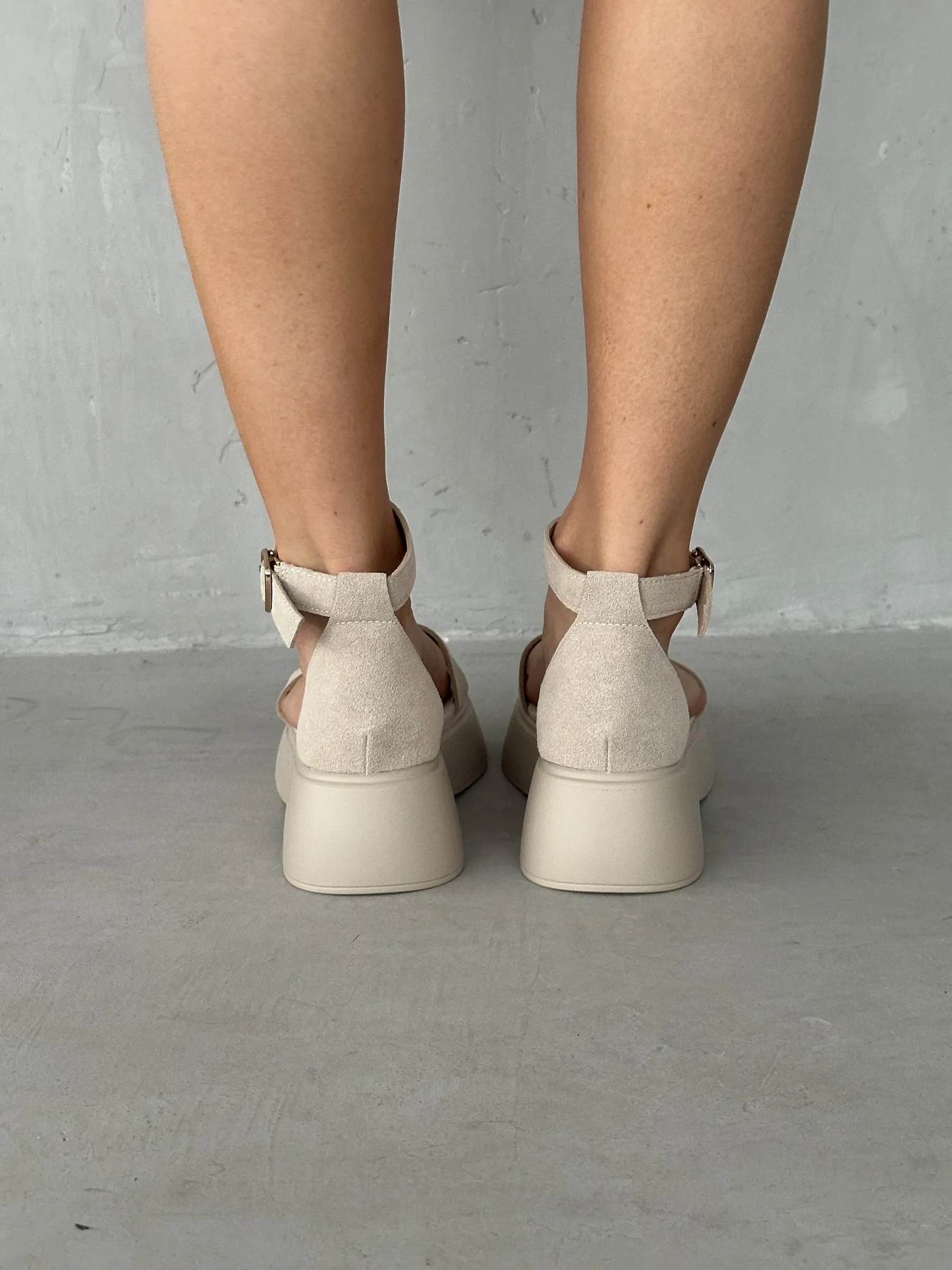 Летние босоножки на платформе