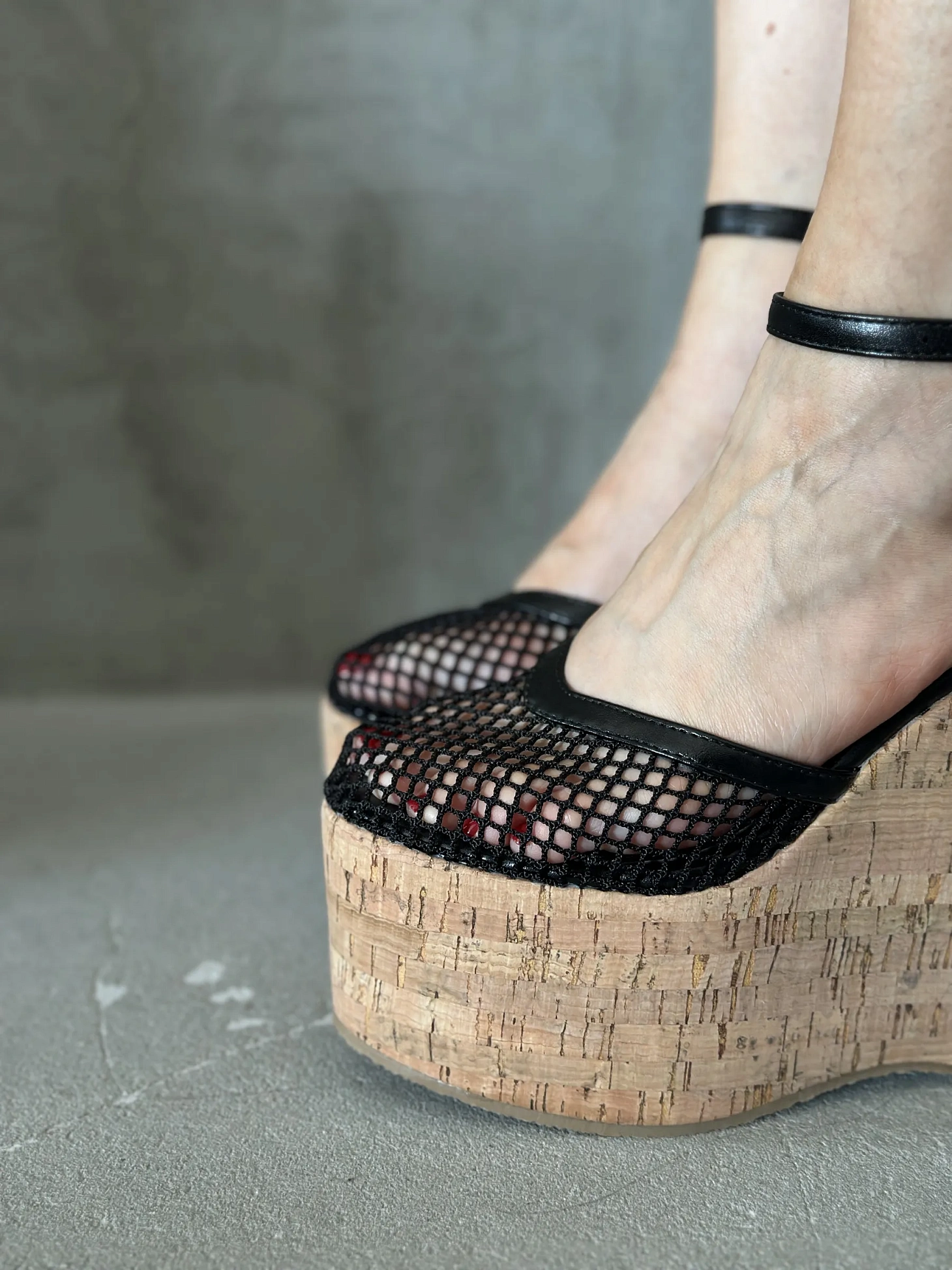 Летние босоножки на платформе танкетка