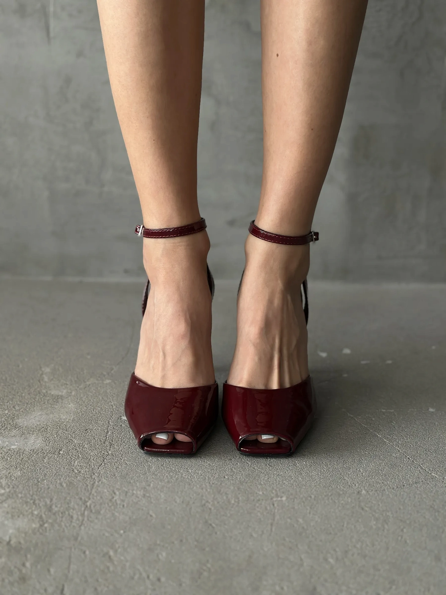 Туфли женские на каблуке с открытой пяткой вечерние