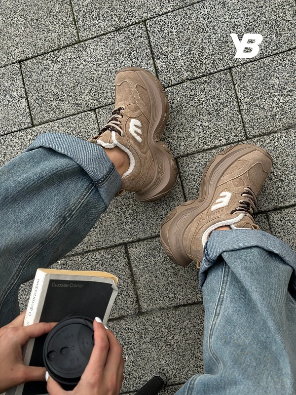 Зимние кроссовки на платформе повседневные