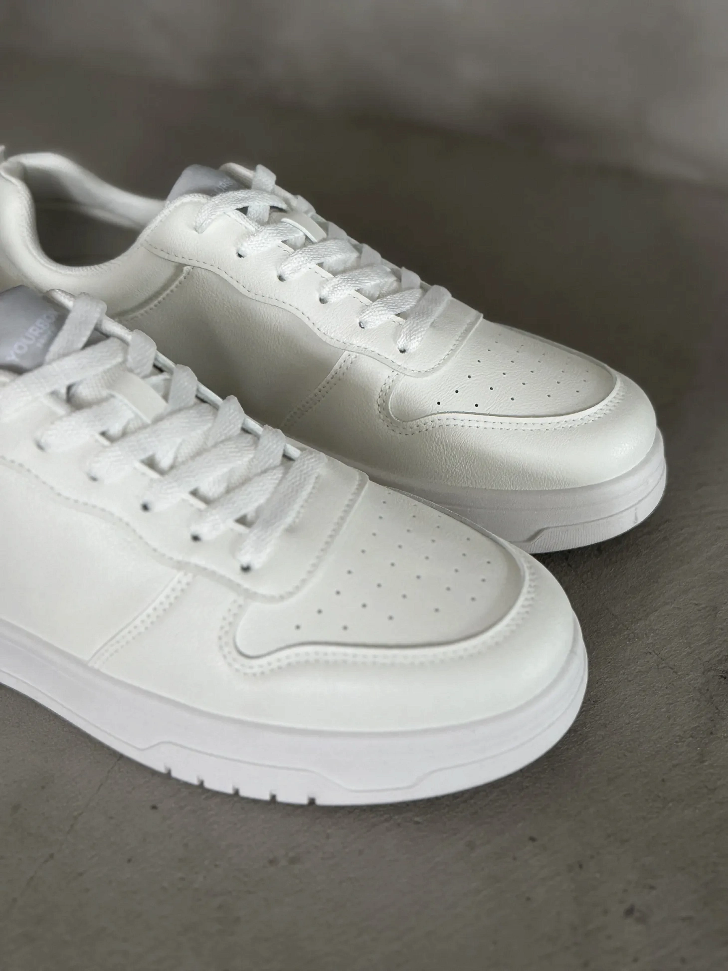 Демисезонные кроссовки спортивные