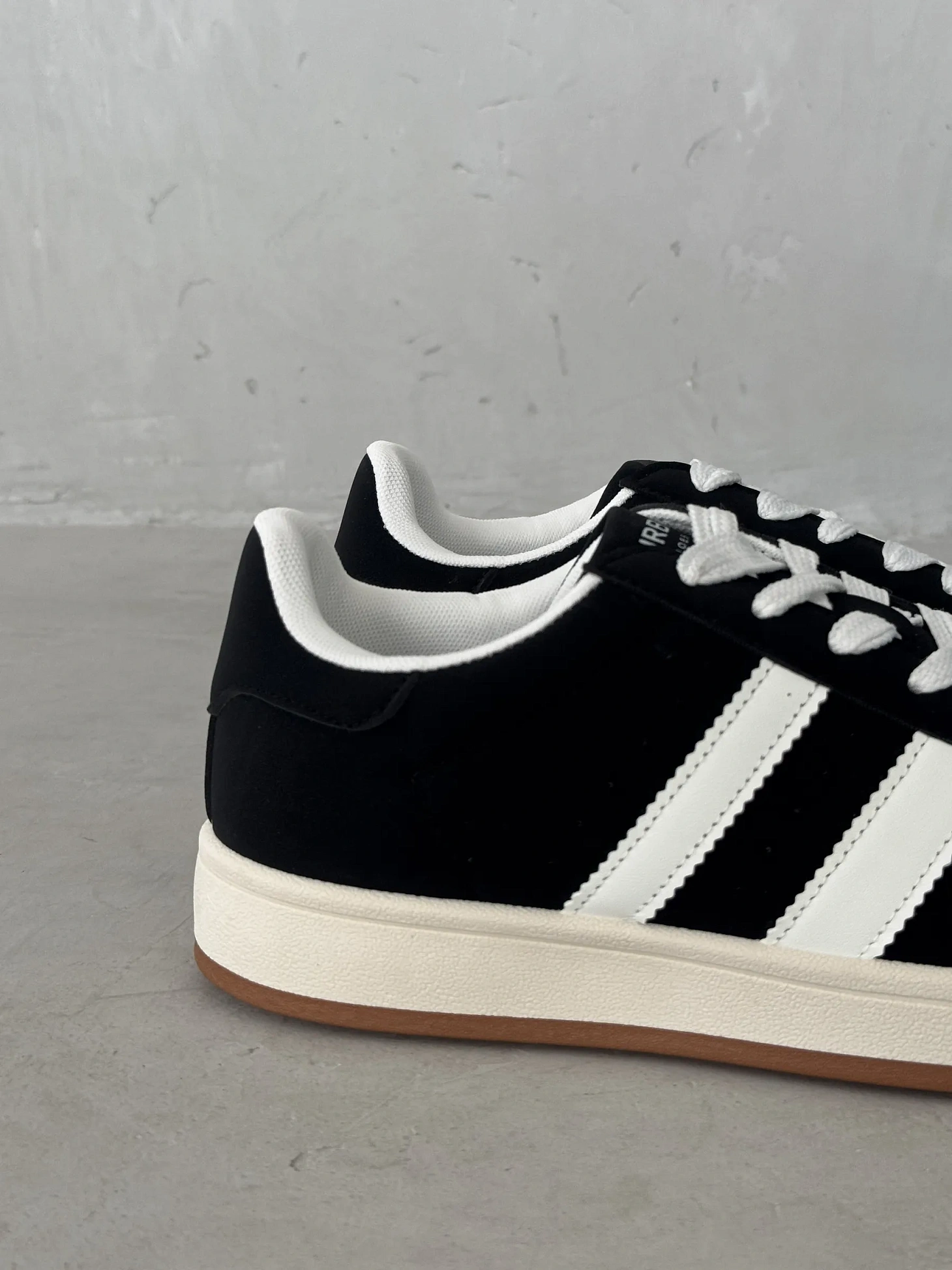 Демисезонные кроссовки спортивные