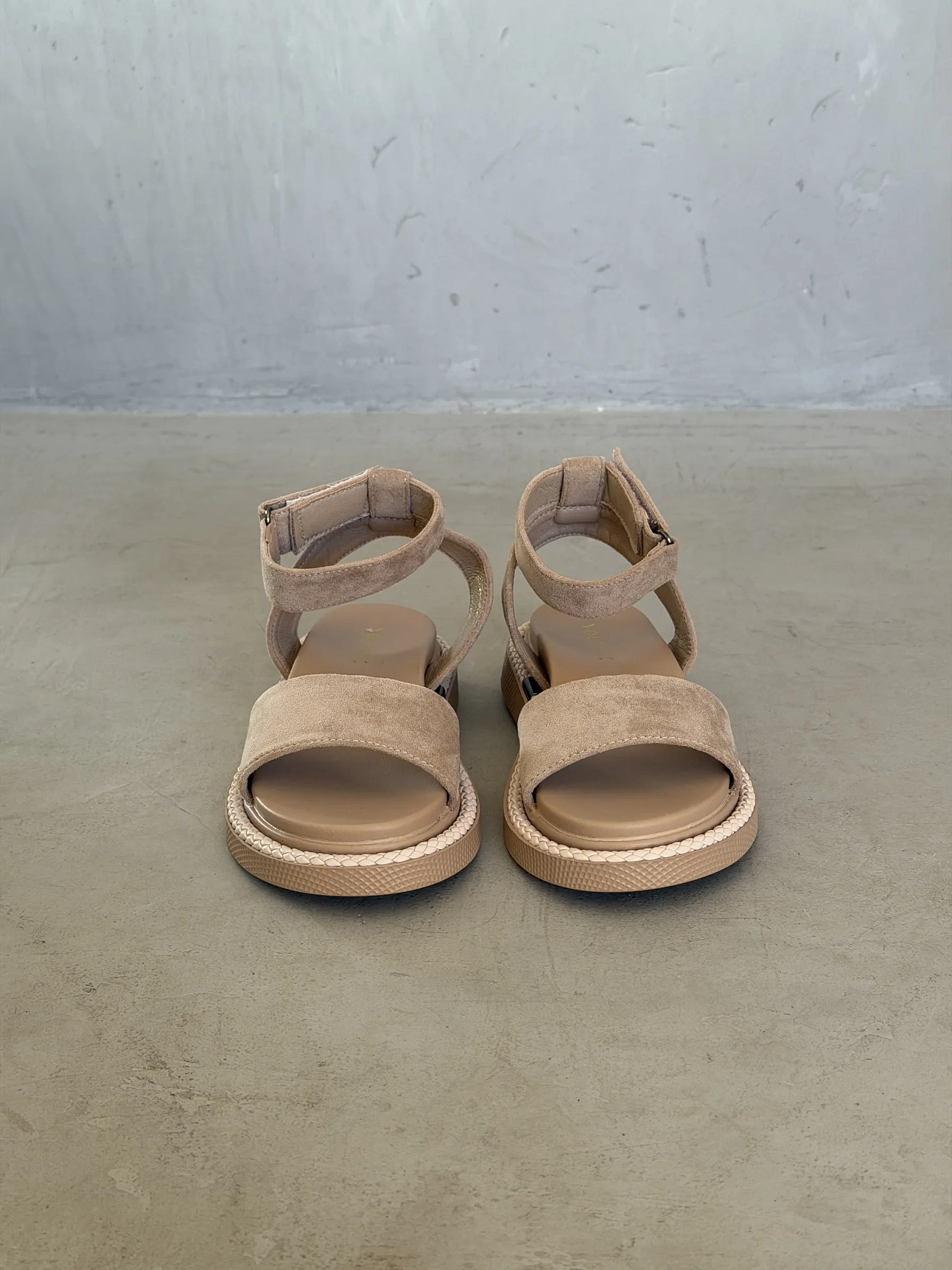 Летние босоножки на платформе