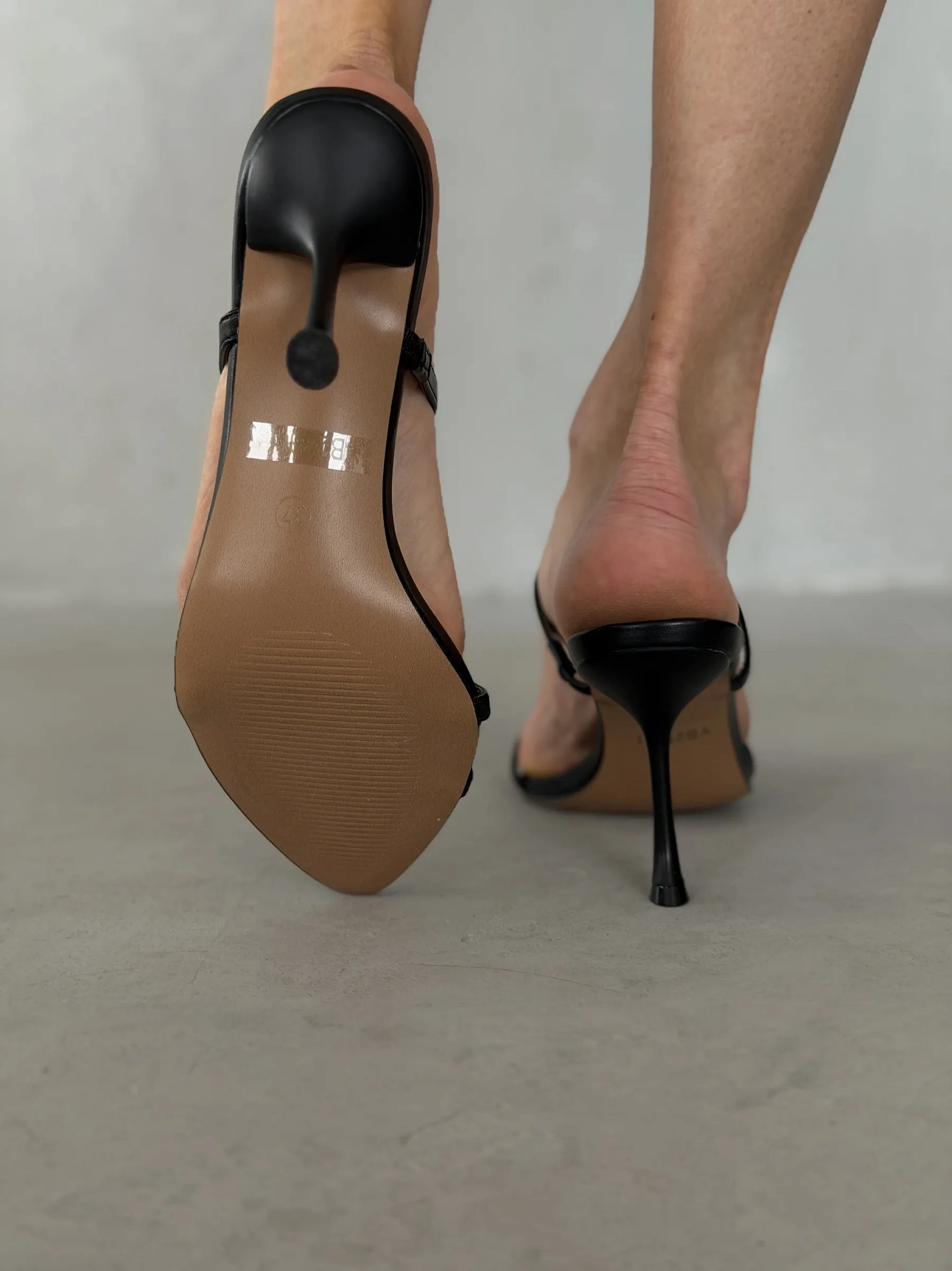 Летние босоножки на шпильке