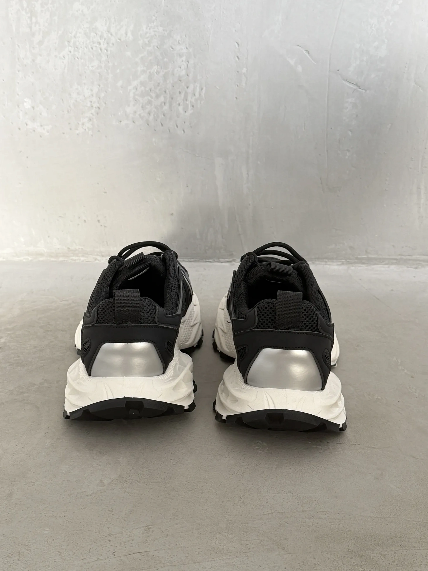 Демисезонные кроссовки спортивные