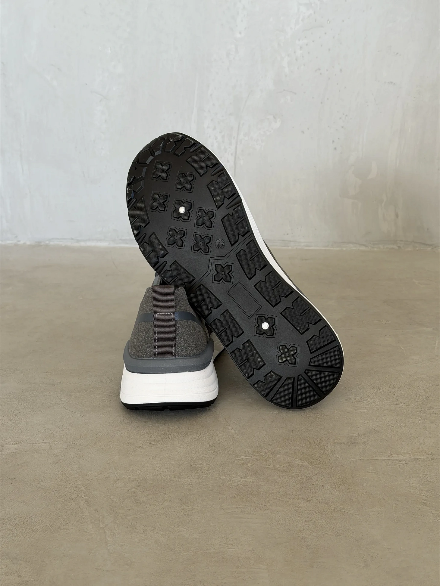 Демисезонные кроссовки мужские спортивные