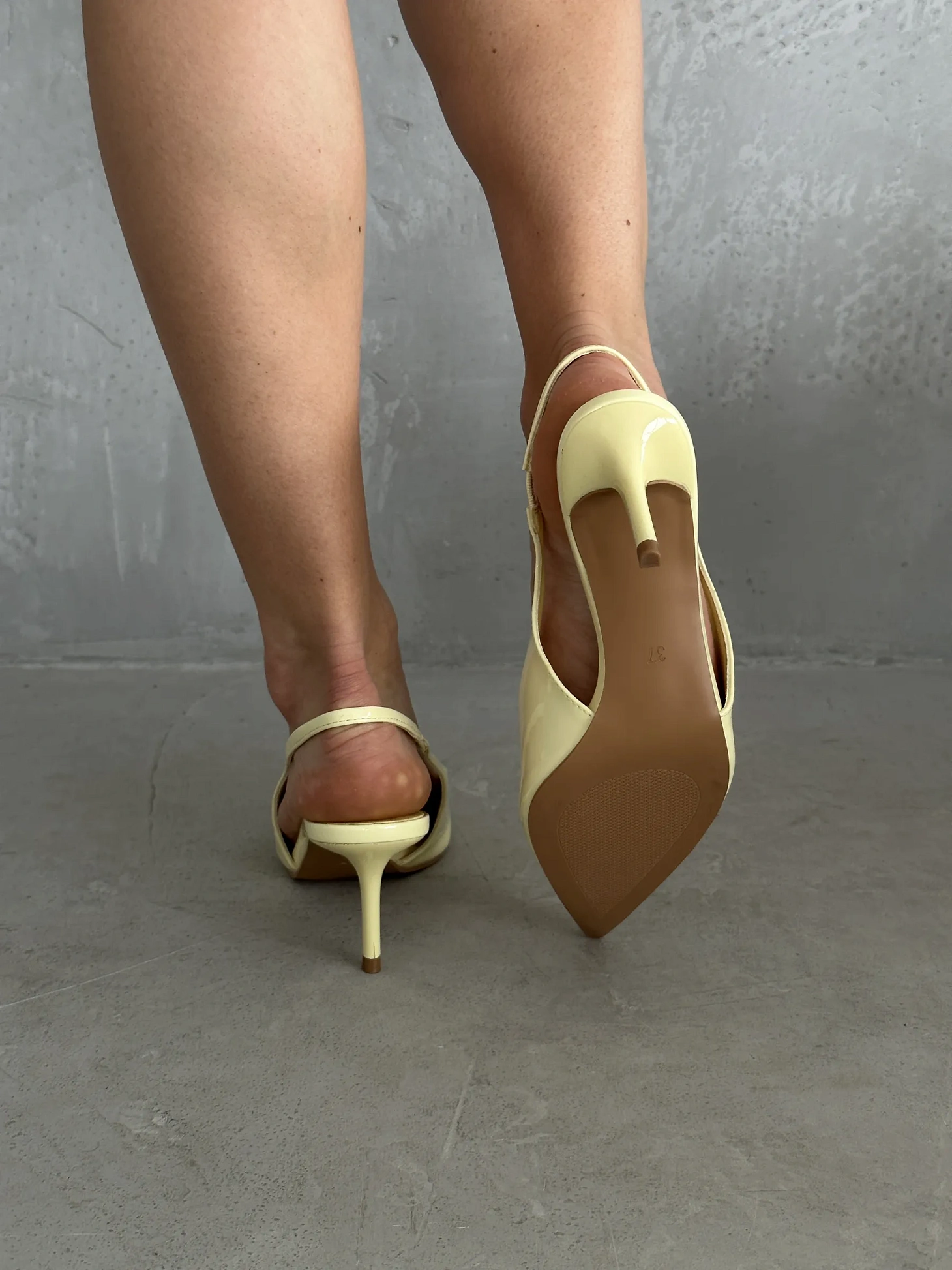 Туфли на каблуке с открытой пяткой лодочки