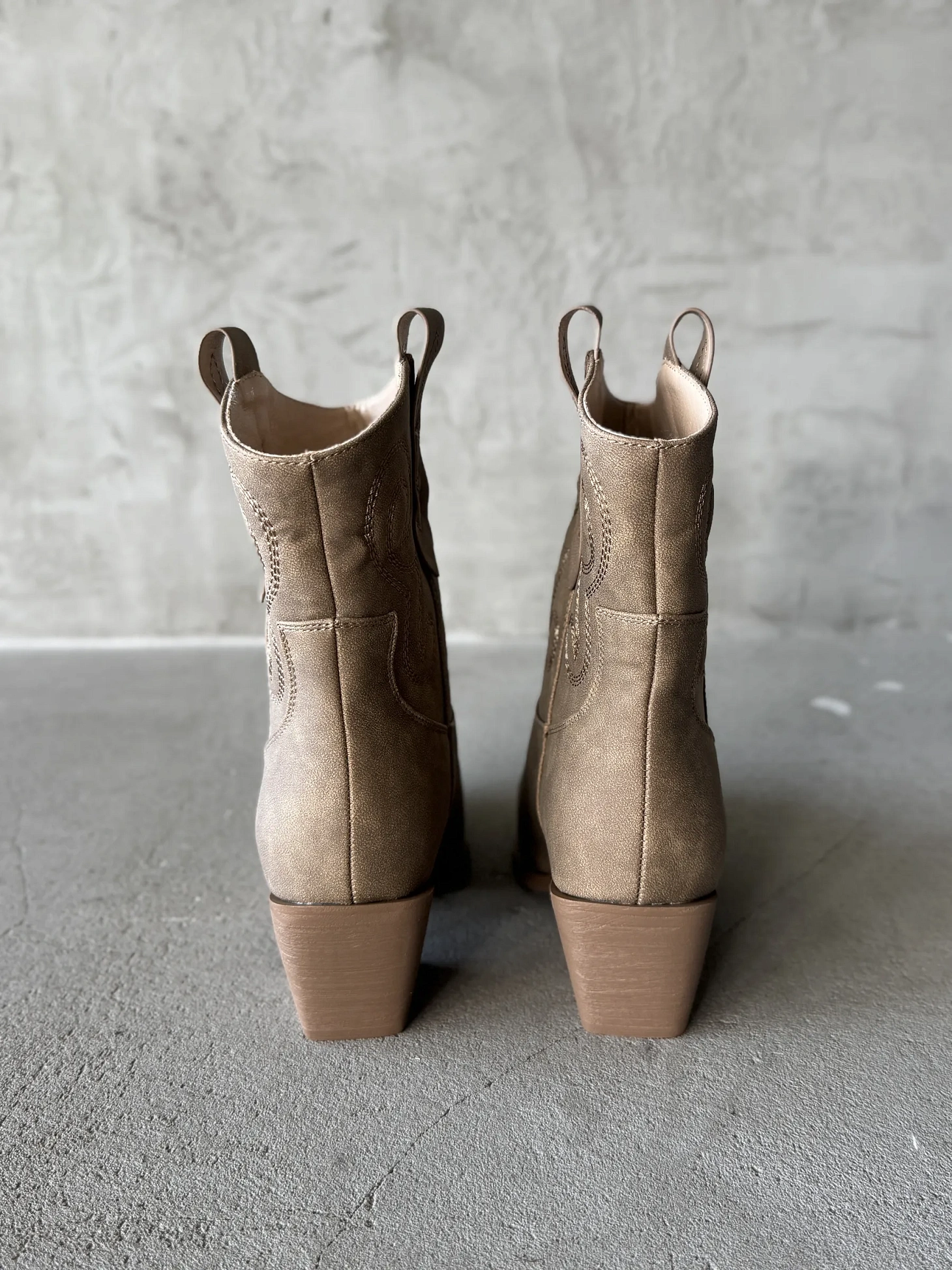 Казаки женские экокожа шерсть