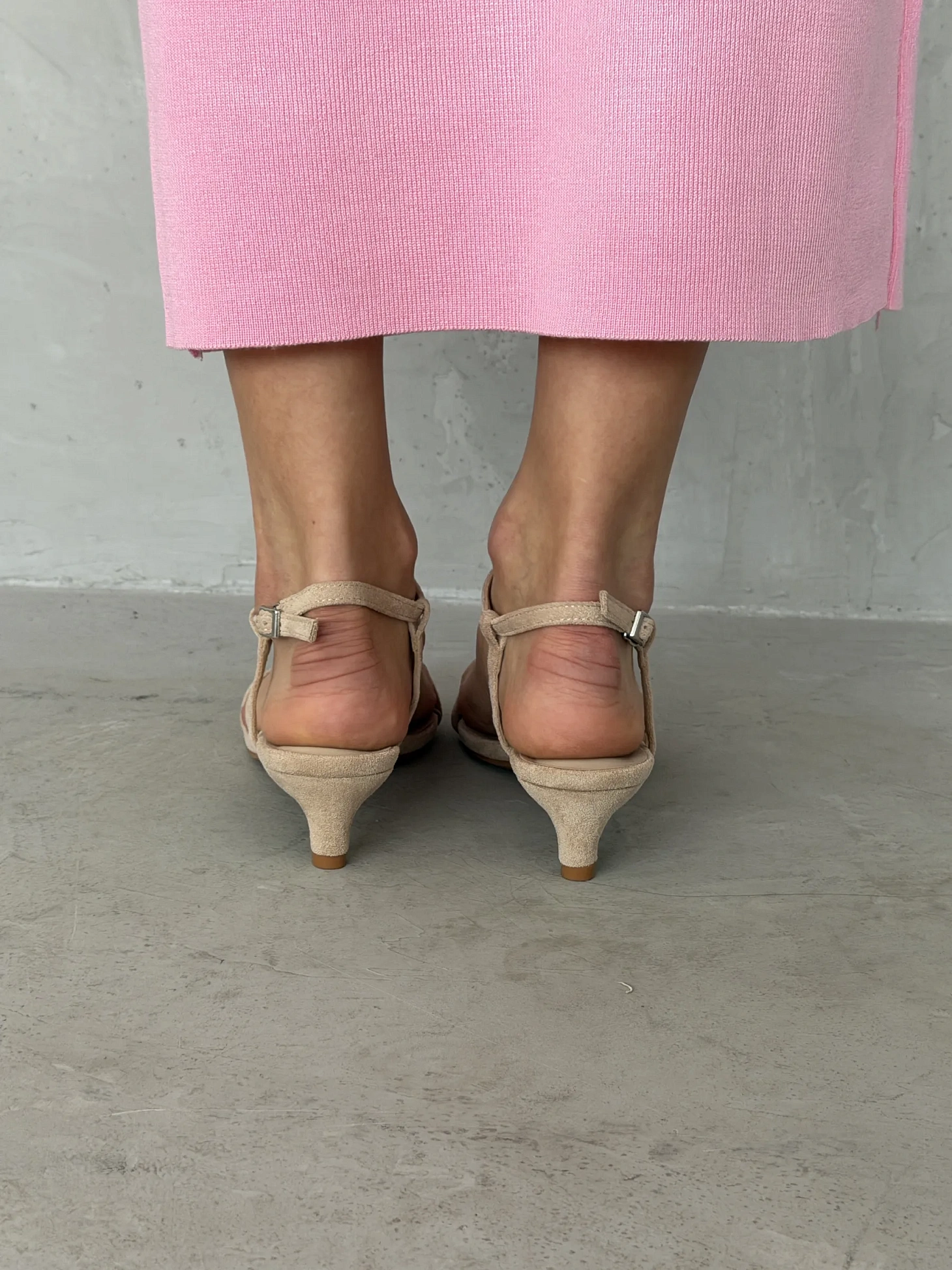 Летние босоножки женские на низком каблуке