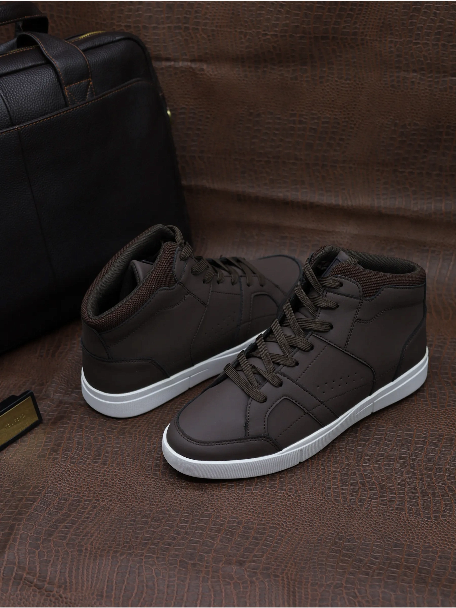 Демисезонные кроссовки высокие кеды