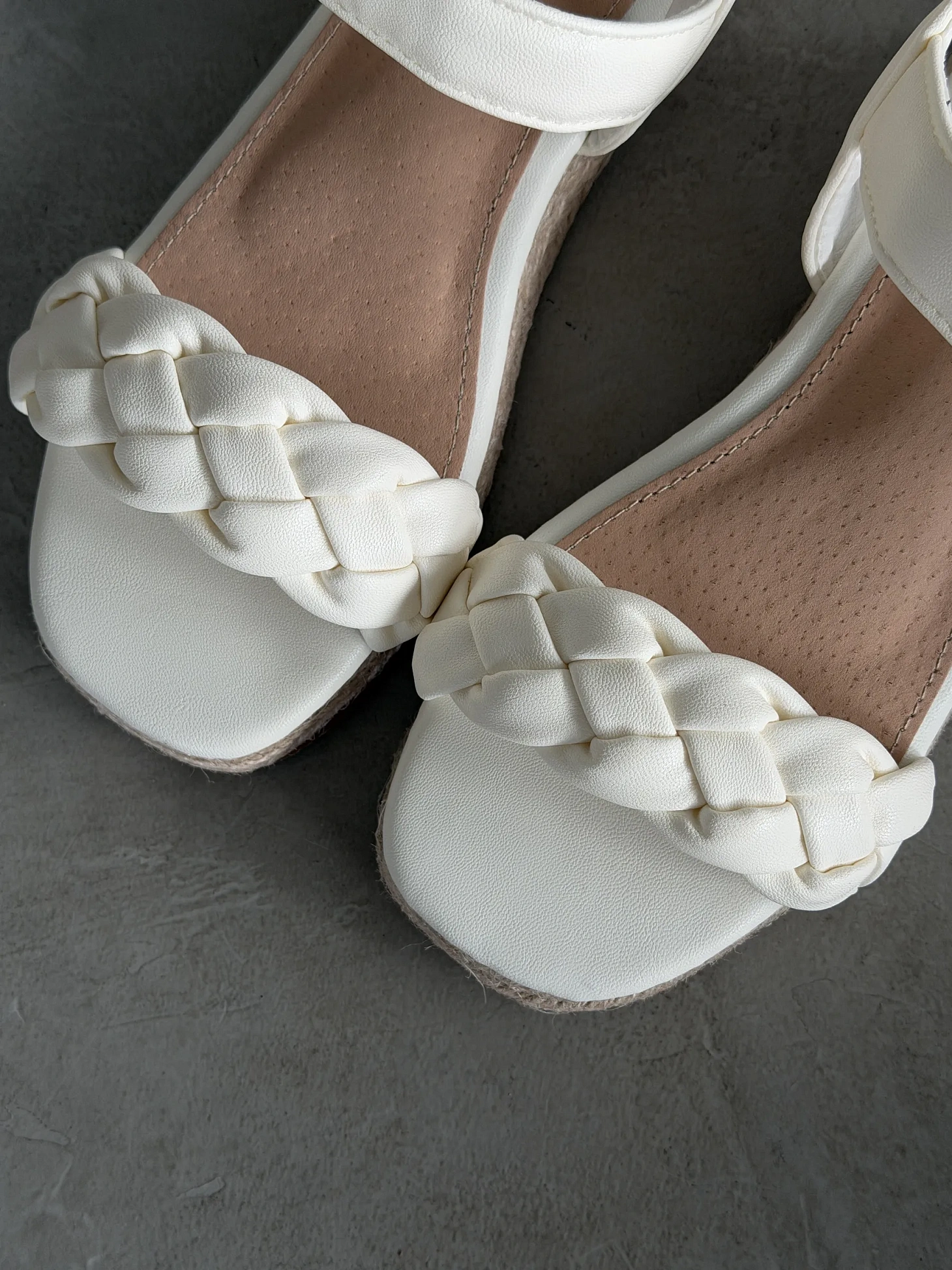 Летние босоножки подростковые на танкетке