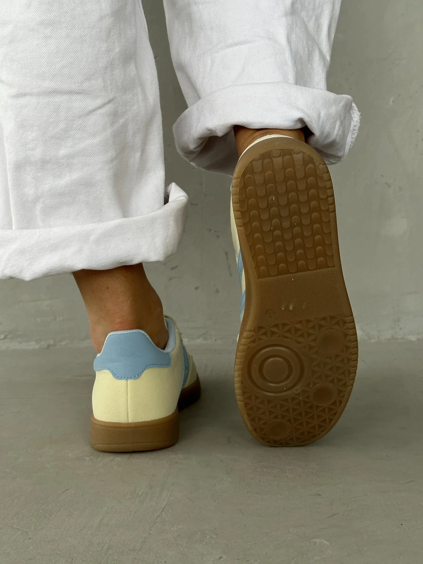 Кроссовки женские весна дышащие спортивные