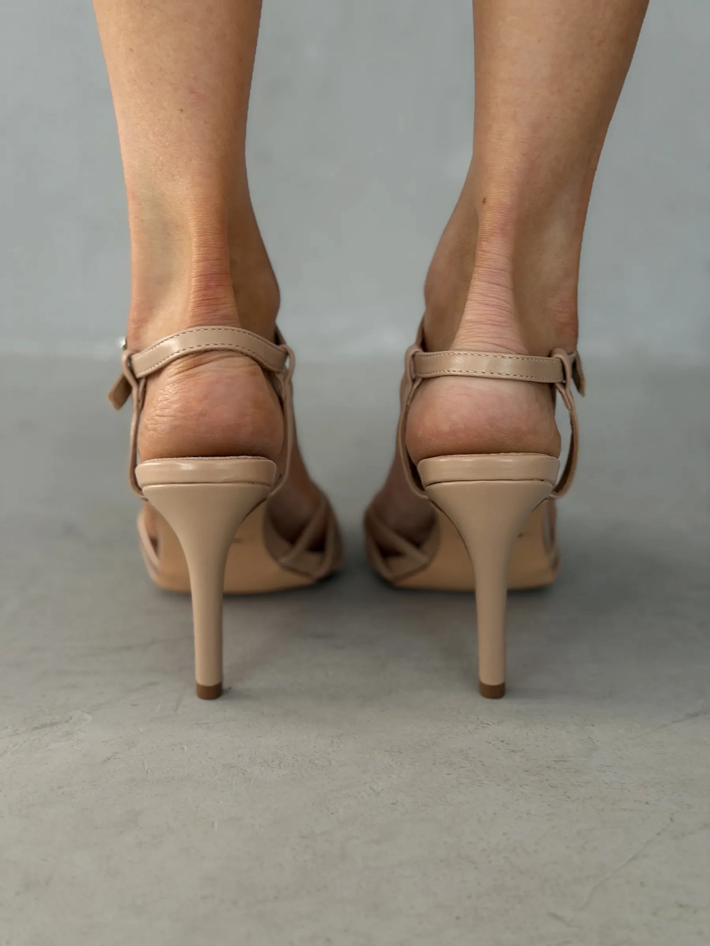 Летние босоножки на каблуке