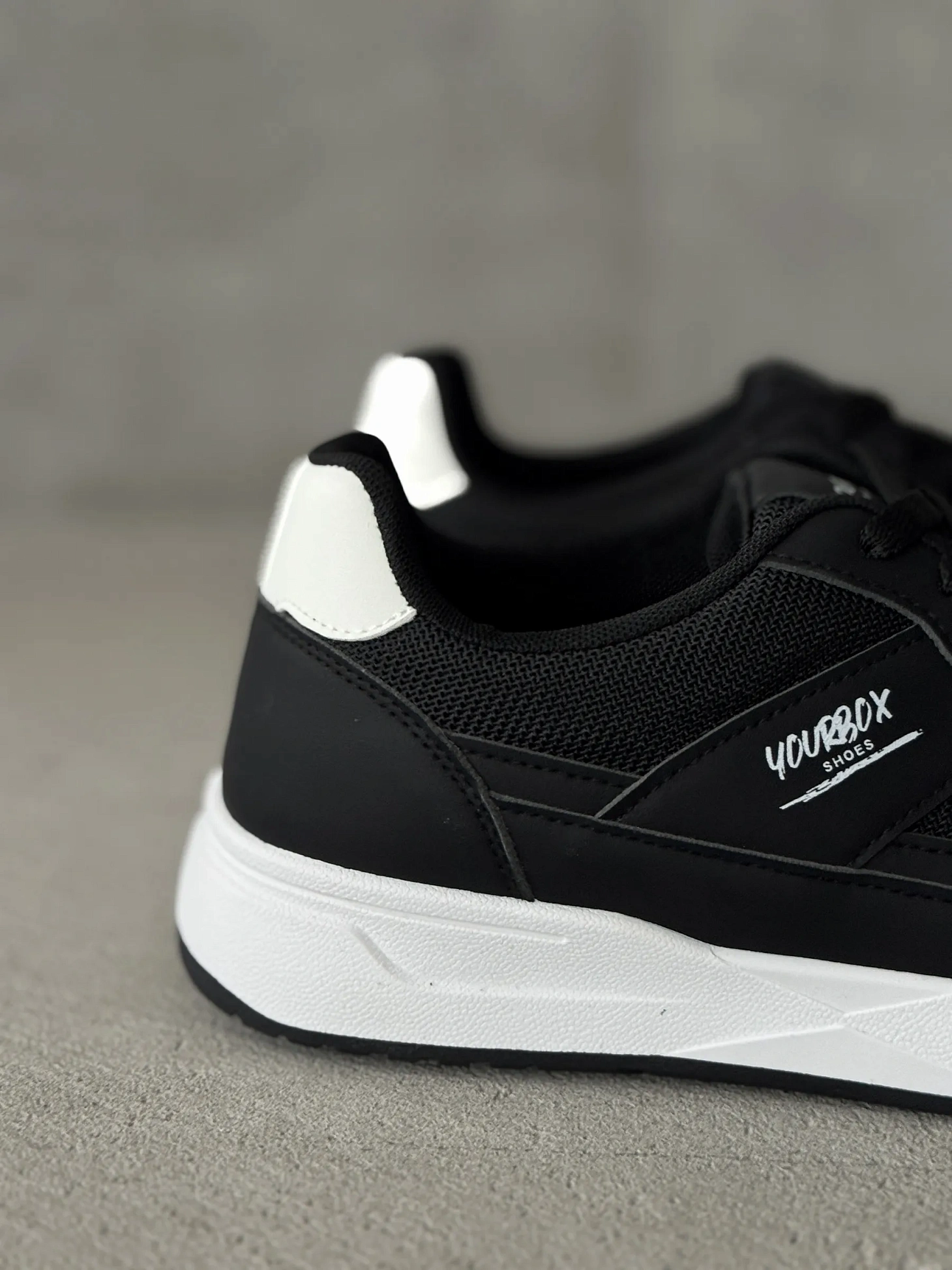 Демисезонные кроссовки спортивные