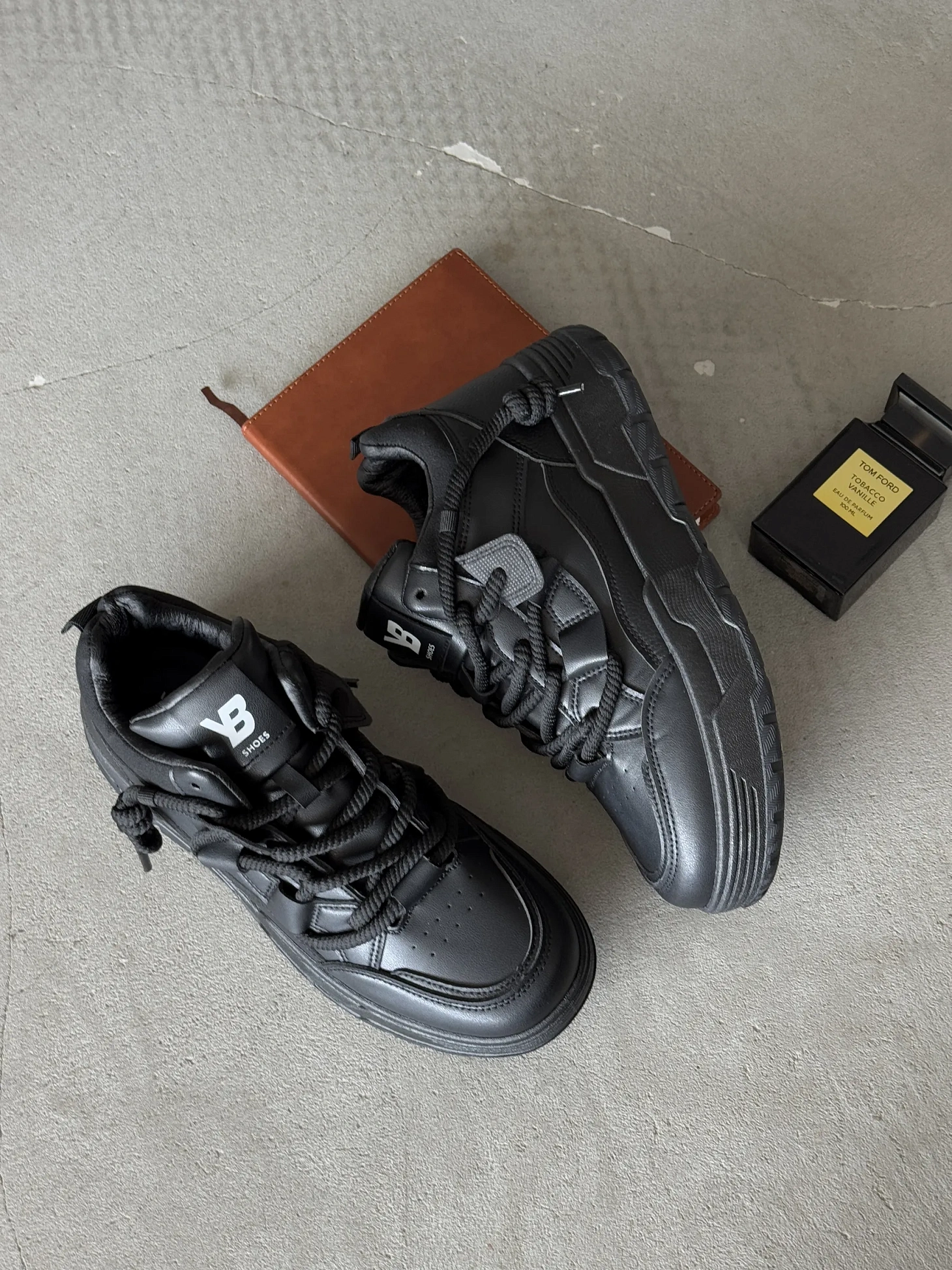 Кроссовки на высокой подошве повседневные