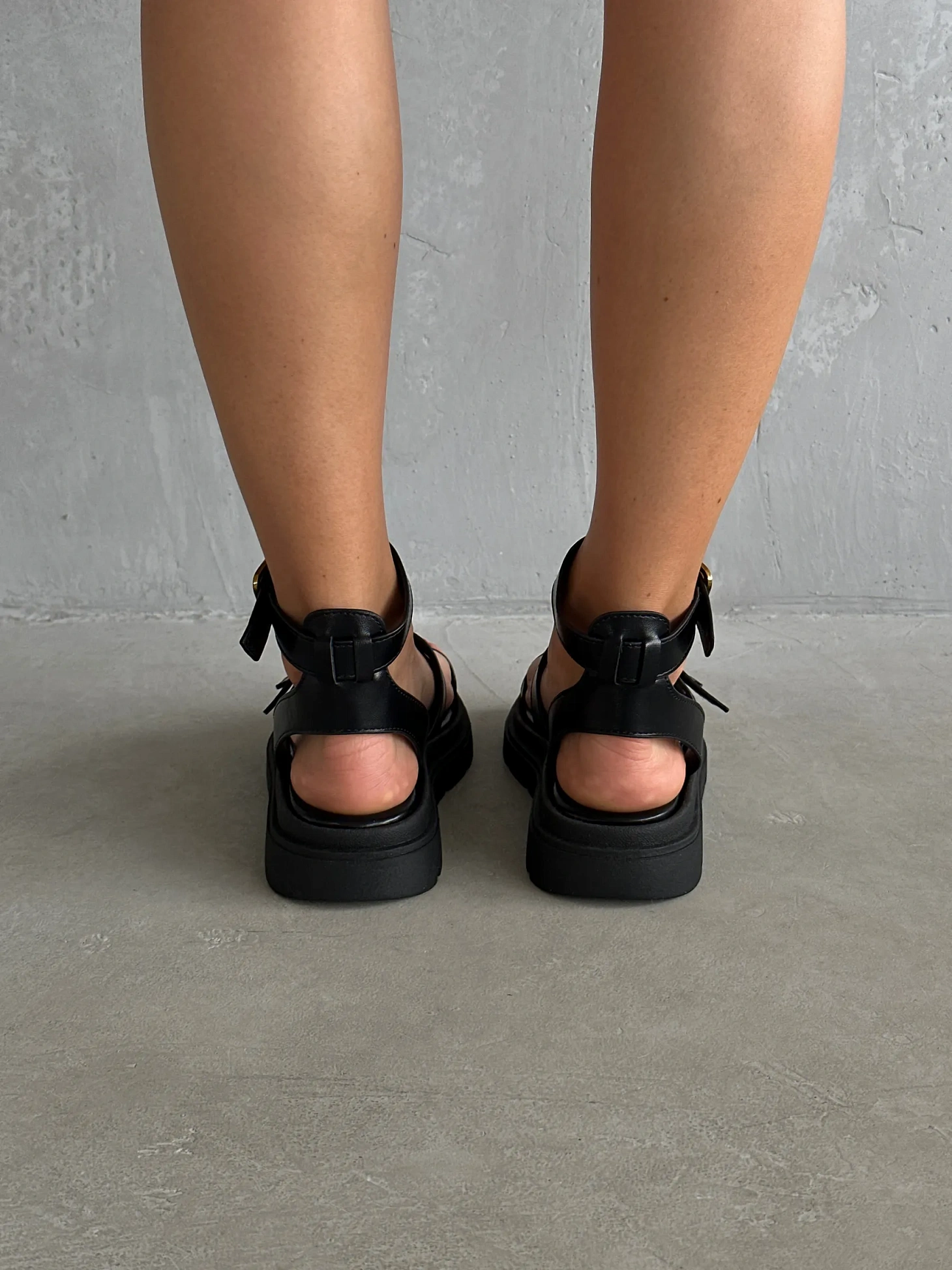 Летние босоножки женские на плоской подошве