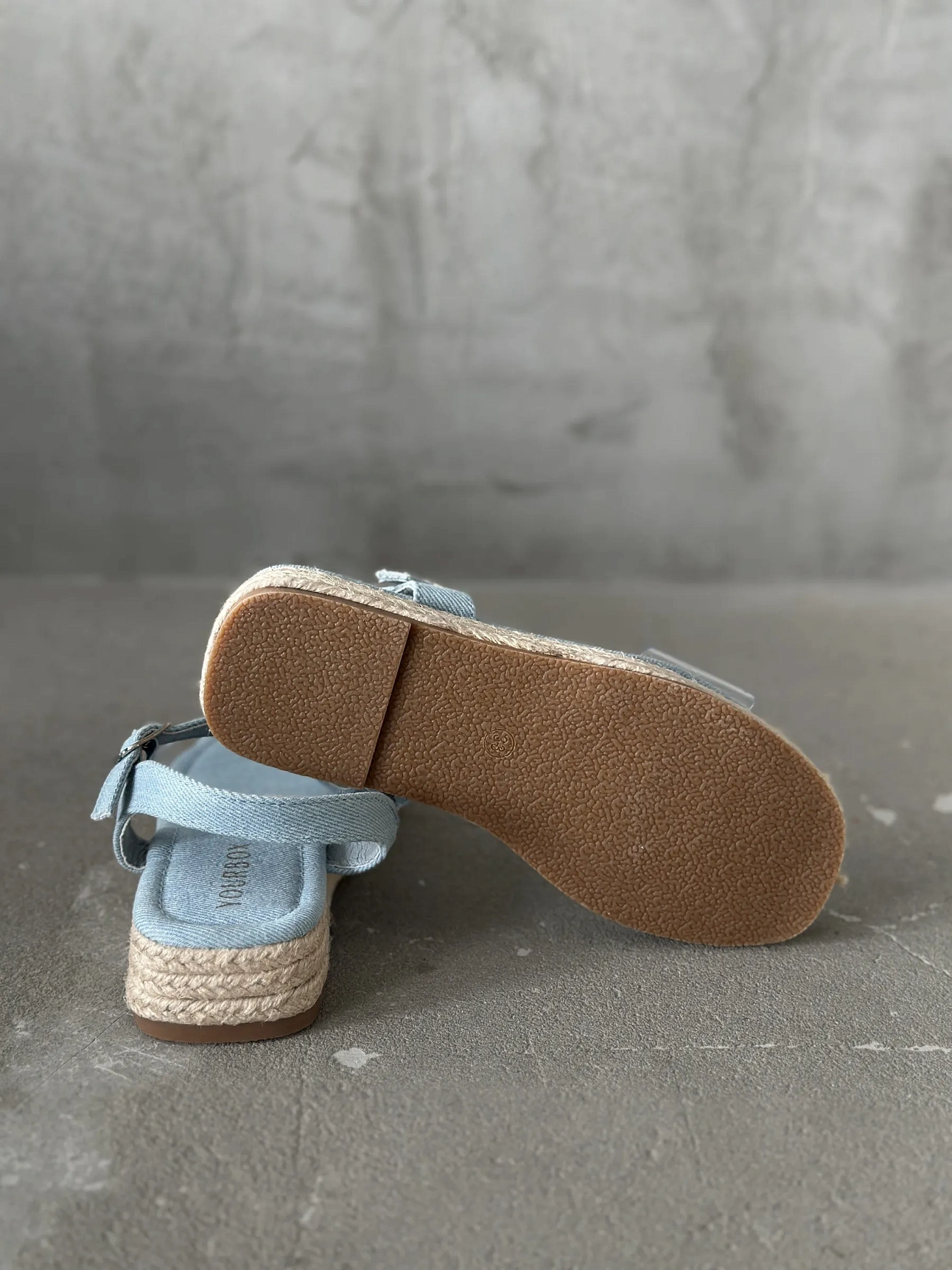 Летние босоножки подростковые на танкетке