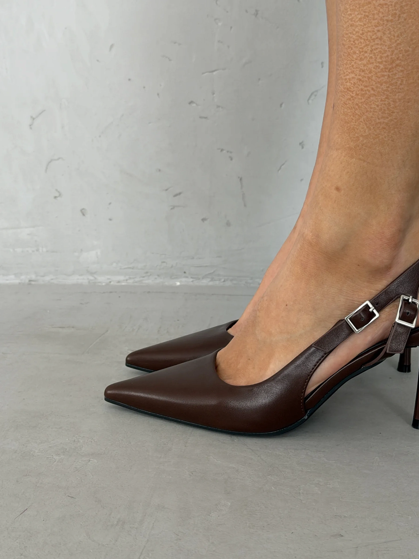 Туфли на каблуке с открытой пяткой лодочки