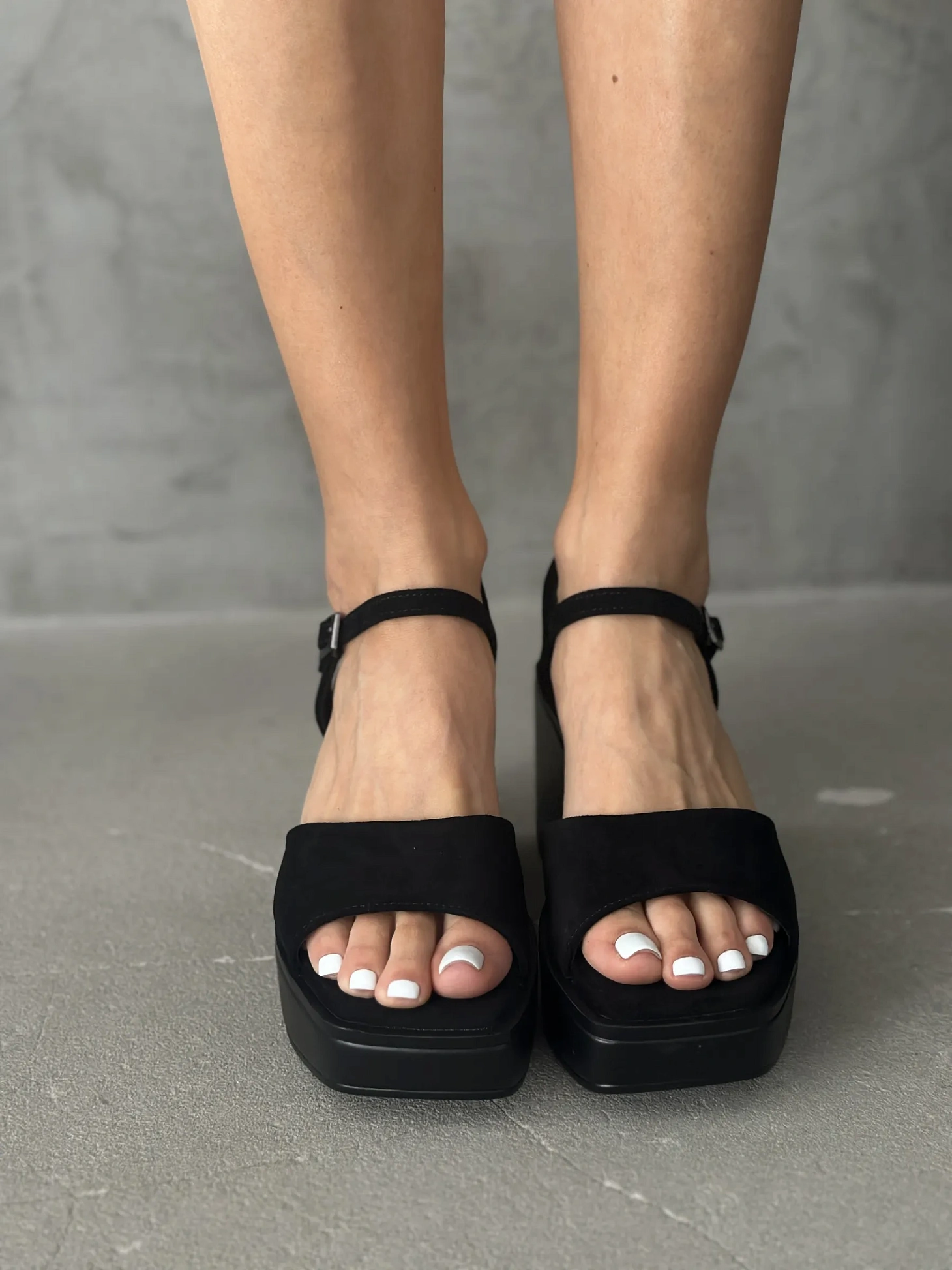 Летние босоножки на платформе танкетка