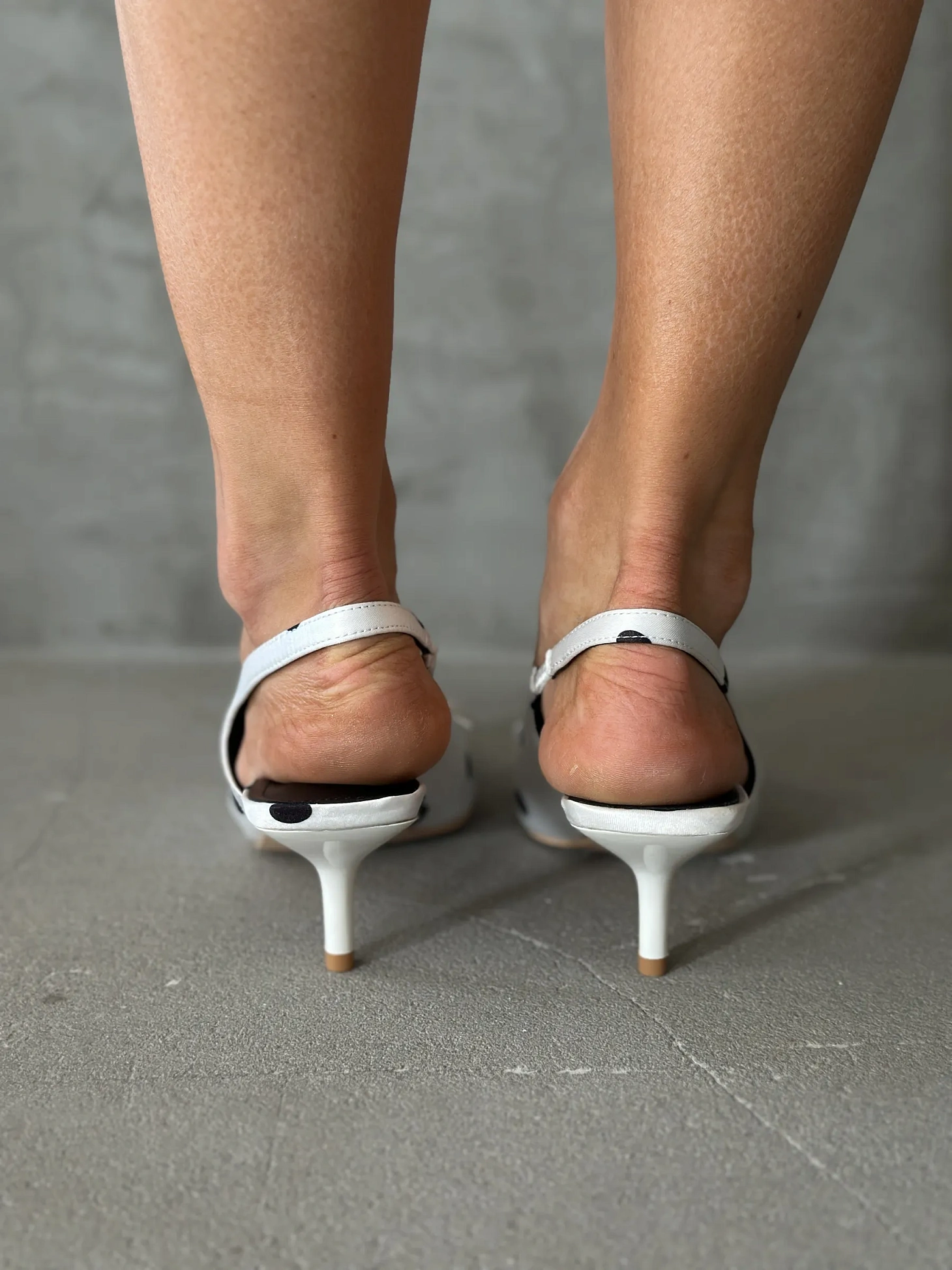 Туфли на каблуке с открытой пяткой лодочки