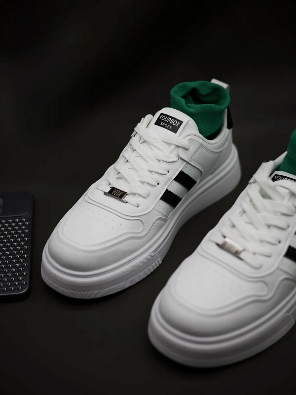 Демисезонные кроссовки спортивные