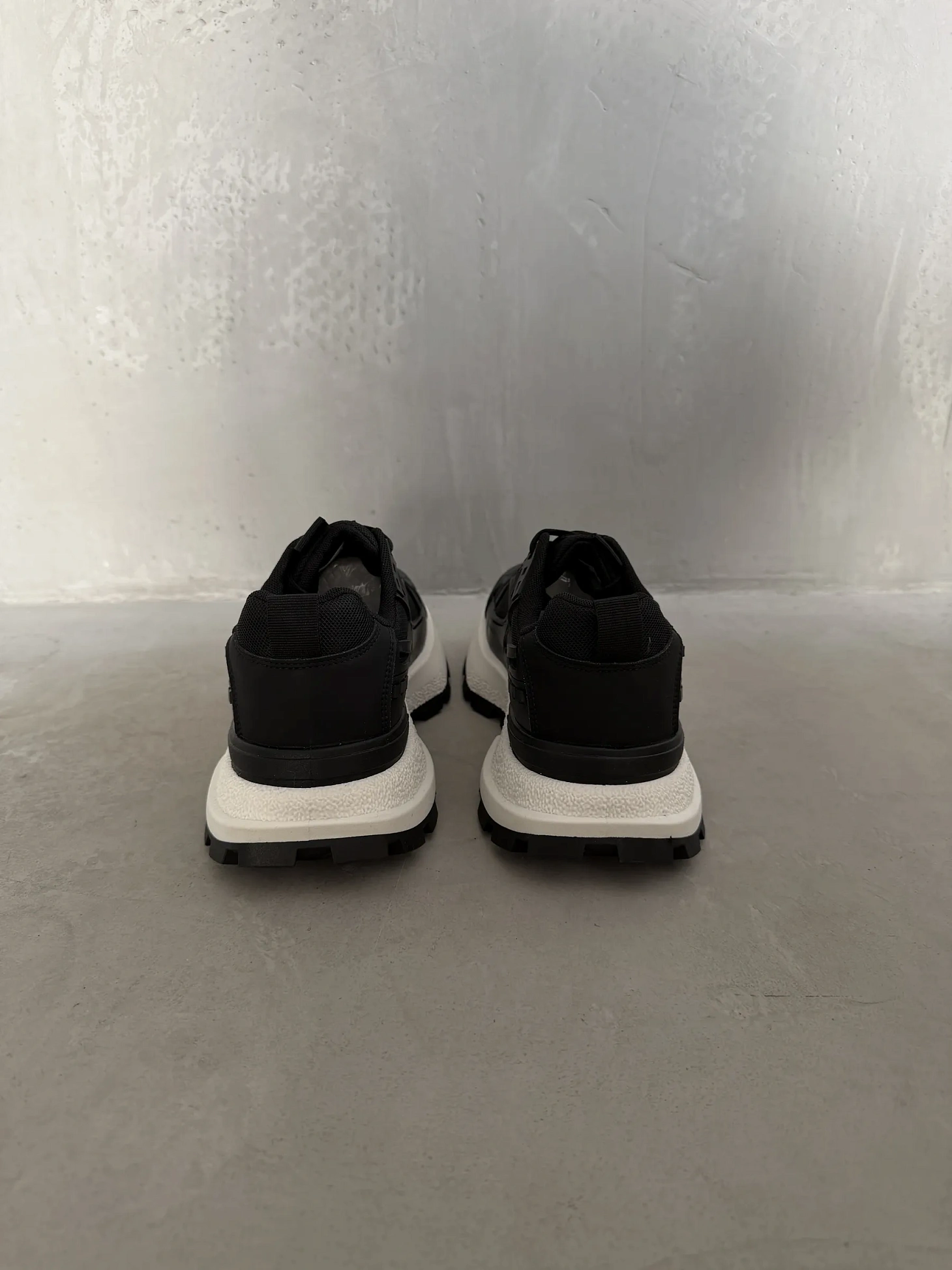 Демисезонные кроссовки спортивные