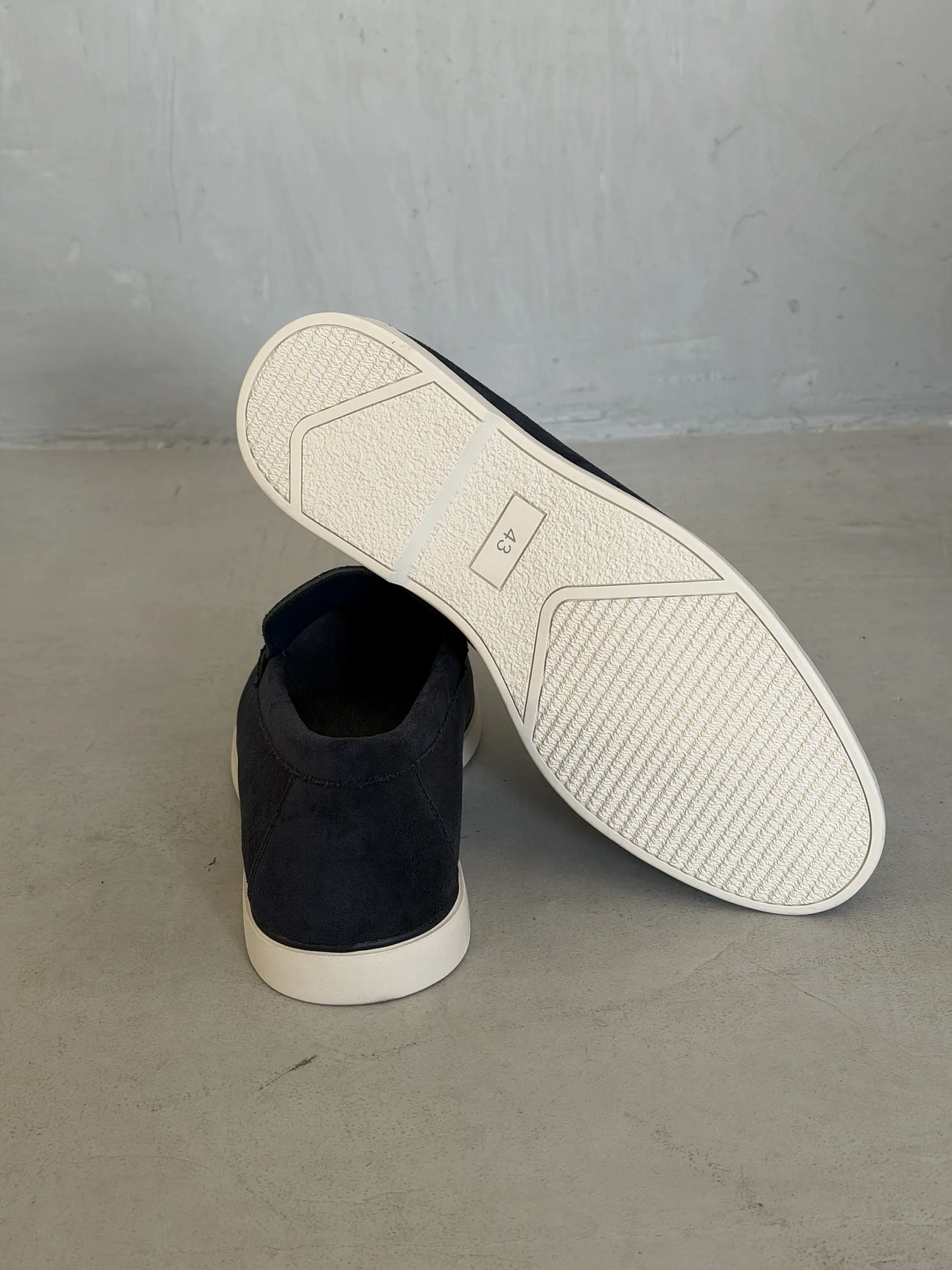 Замшевые лоферы мужские классические на платформе