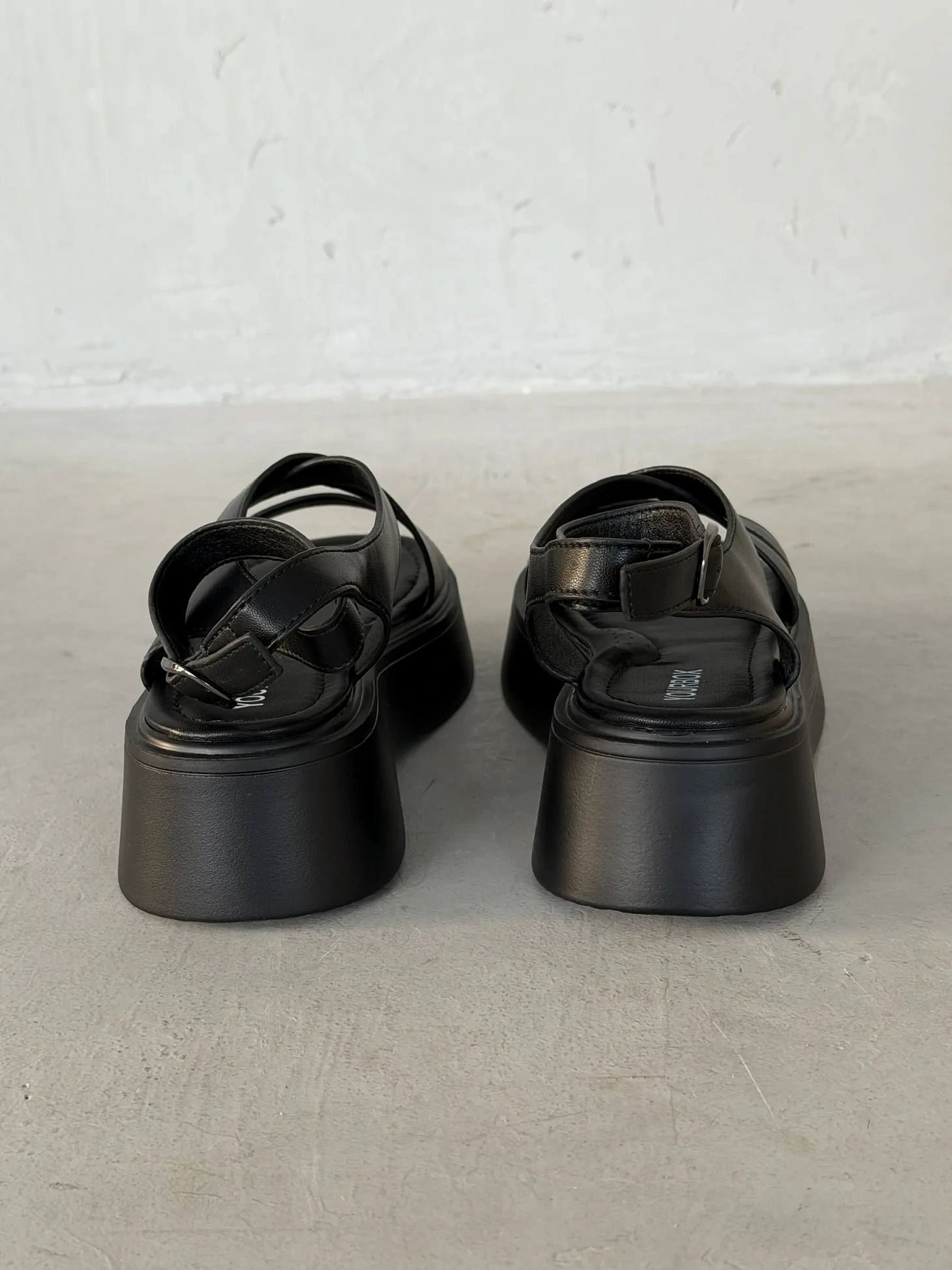 Летние босоножки на платформе