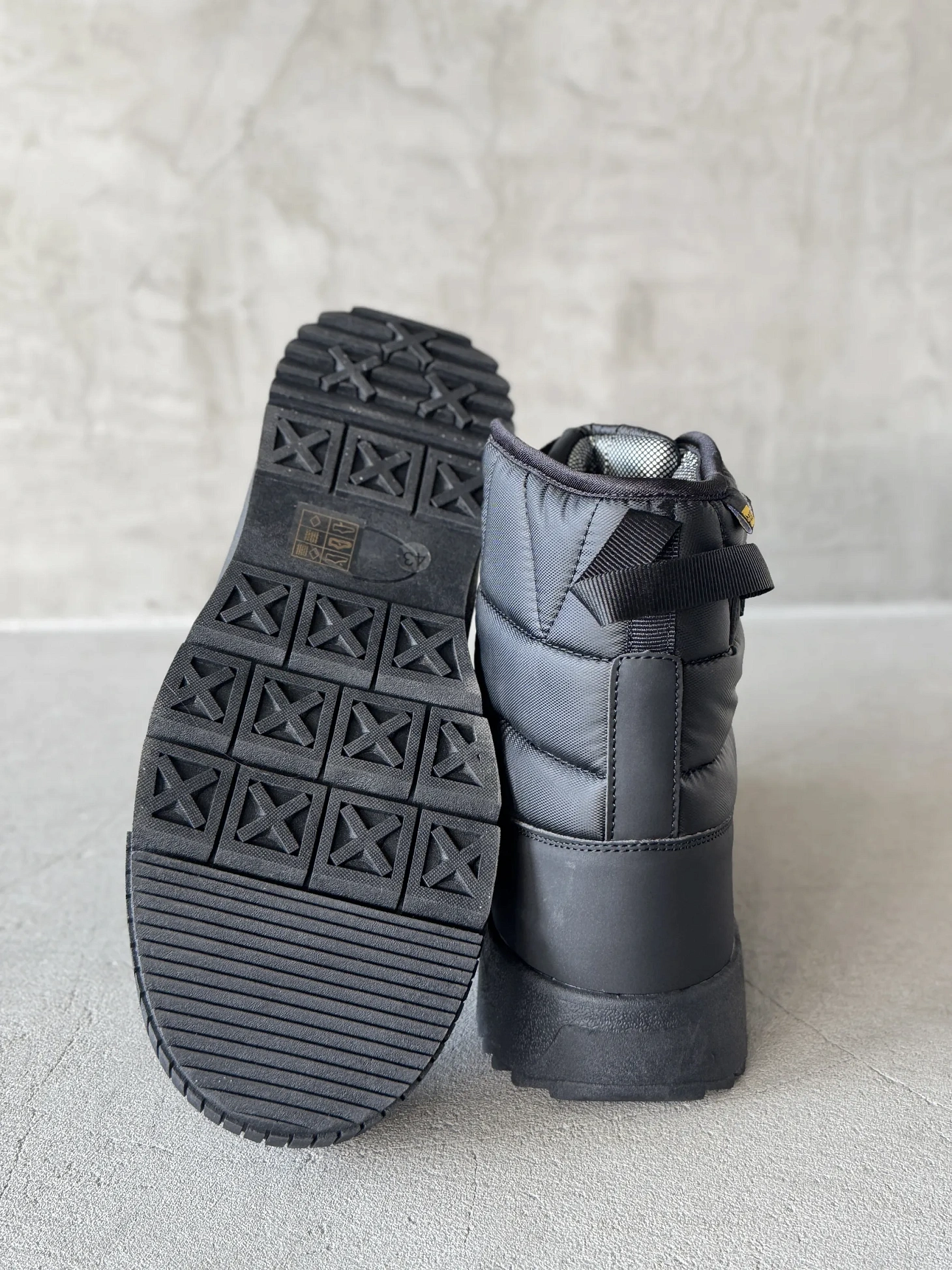 Зимние дутики на шнуровке высокие кроссовки