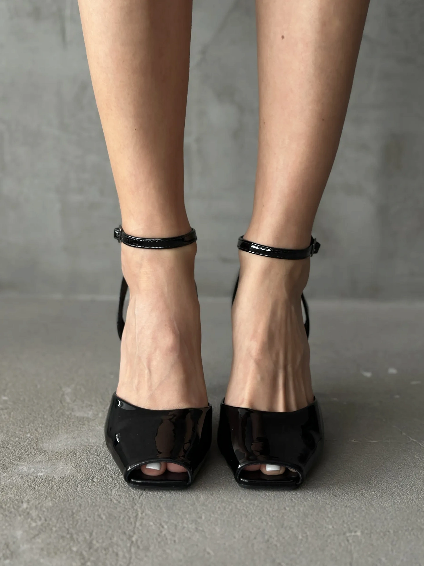 Туфли женские на каблуке с открытой пяткой вечерние