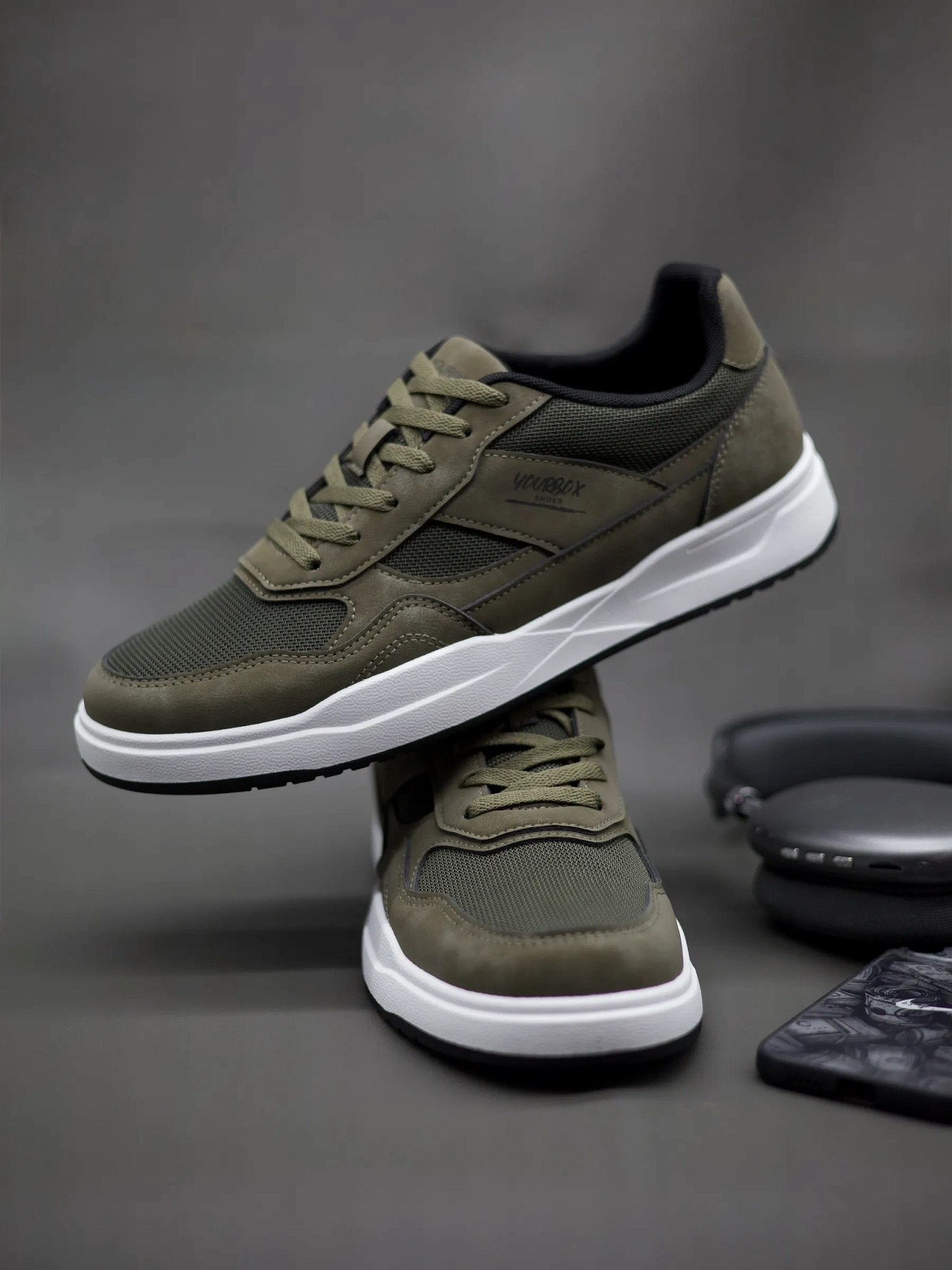 Демисезонные кроссовки спортивные