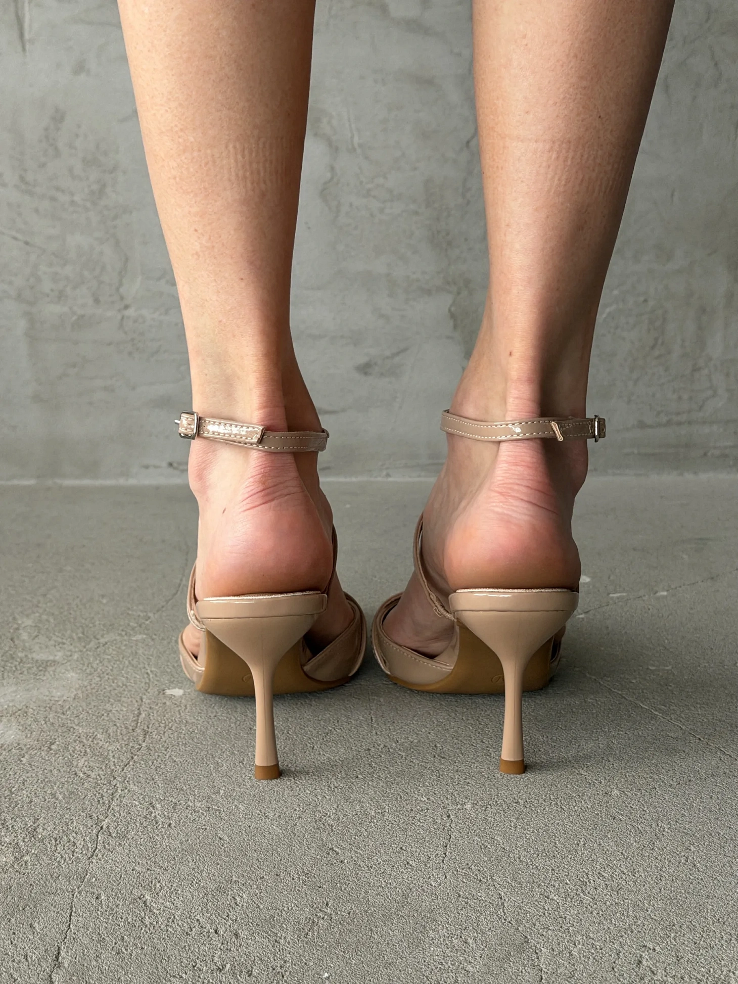 Туфли женские на каблуке с открытой пяткой вечерние