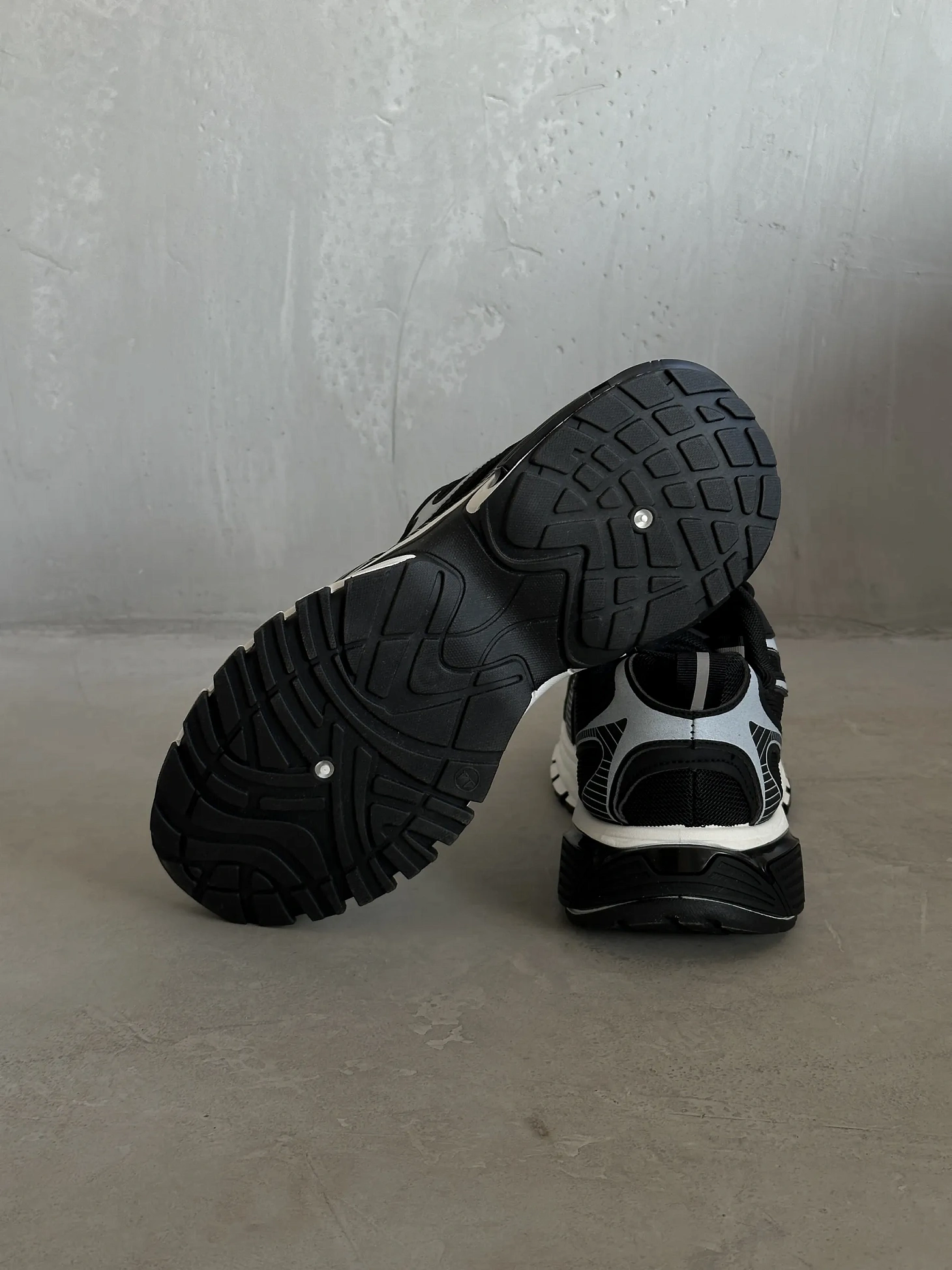 Демисезонные кроссовки мужские спортивные