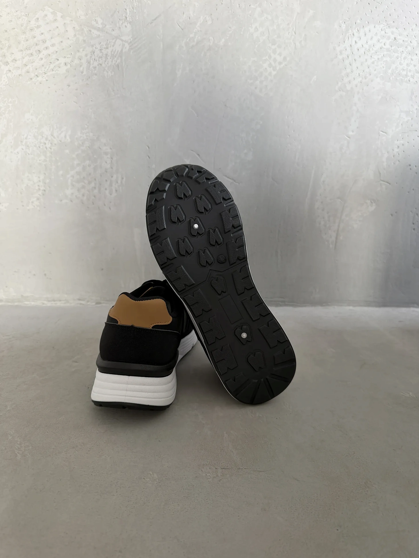 Демисезонные кроссовки спортивные