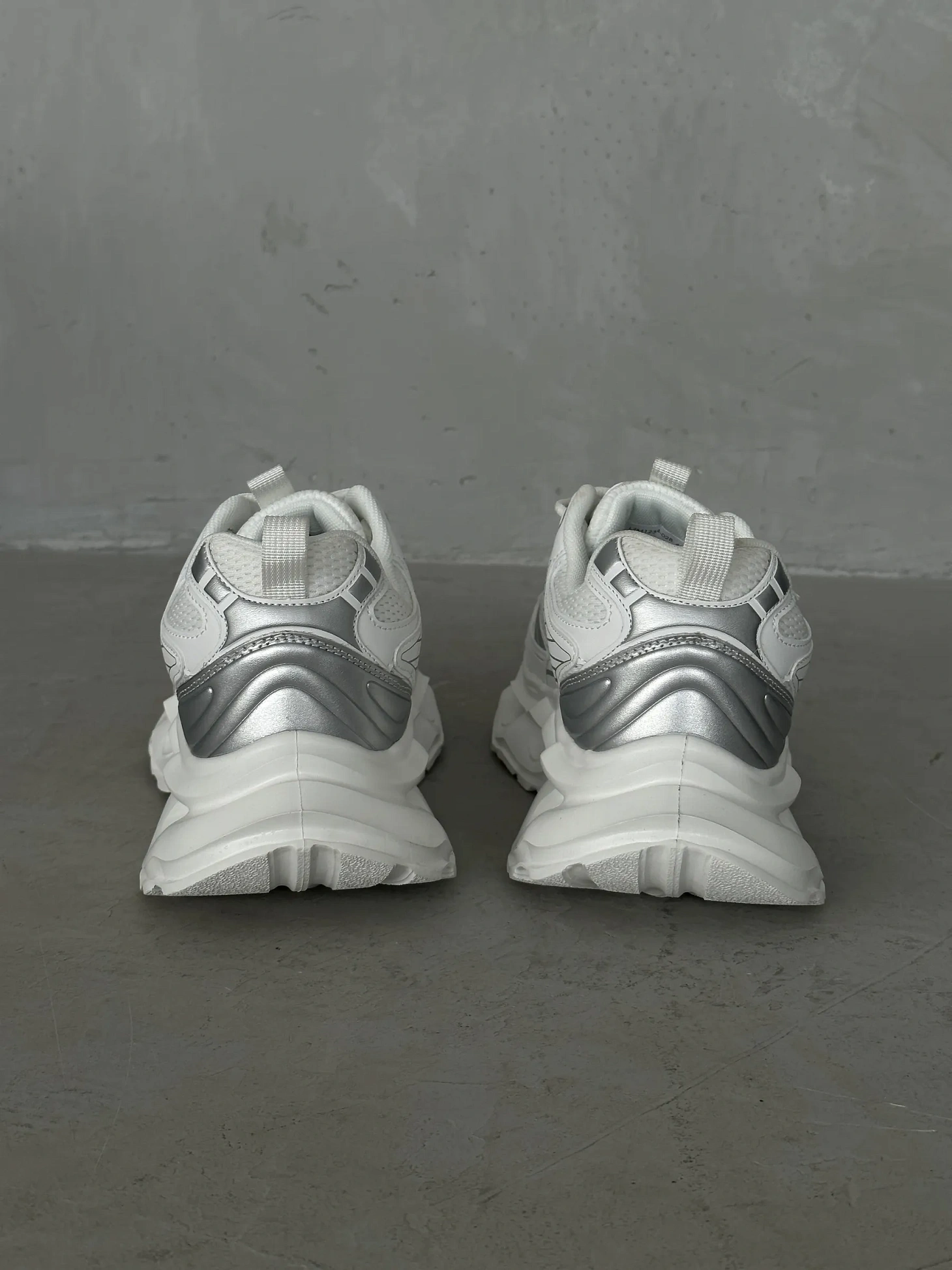 Демисезонные кроссовки мужские спортивные