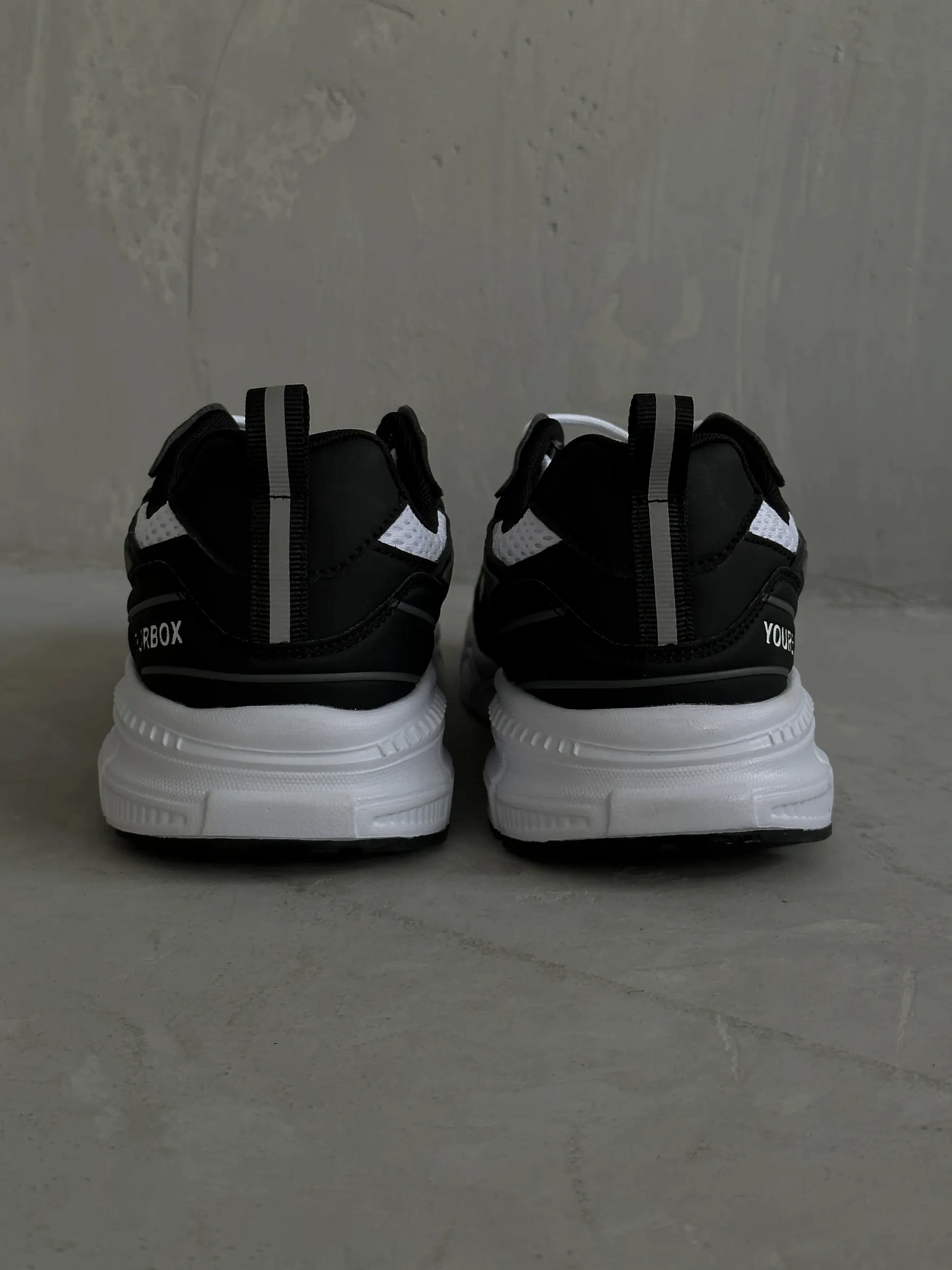 Демисезонные кроссовки спортивные